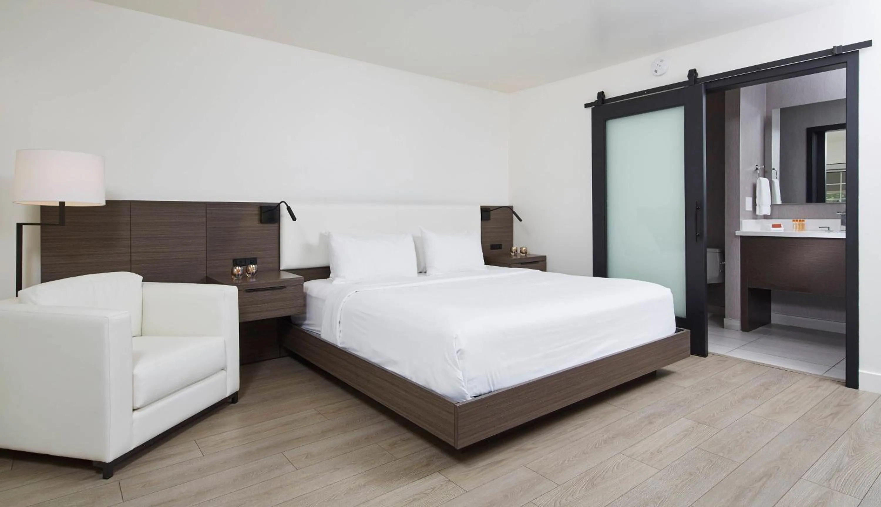 Deluxe King Room in The Nest Hotel Palo Alto