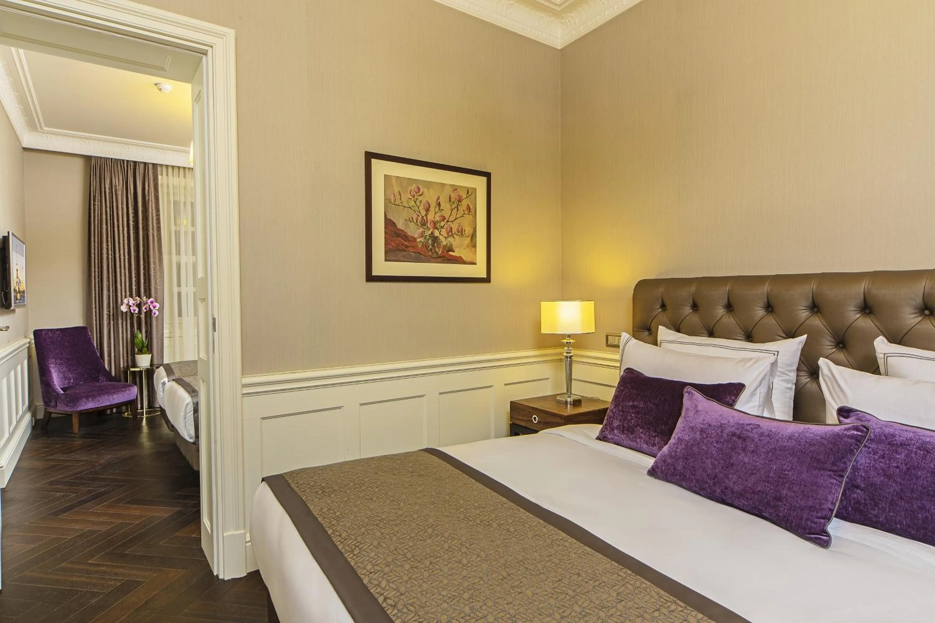 Two Connecting Double Rooms in Meroddi Bağdatlıyan - 1892 Heritage Rooms by Galata Tower