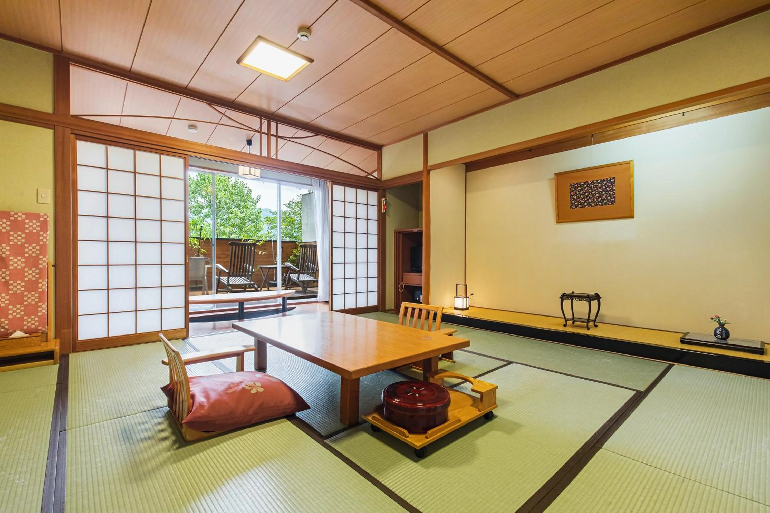 Japanese-Style Standard Room with Open-Air Bath in Yufuin Kotobuki Hananosho