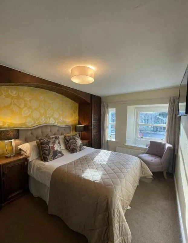 Standard Double King Room in OYO Cocketts Hotel