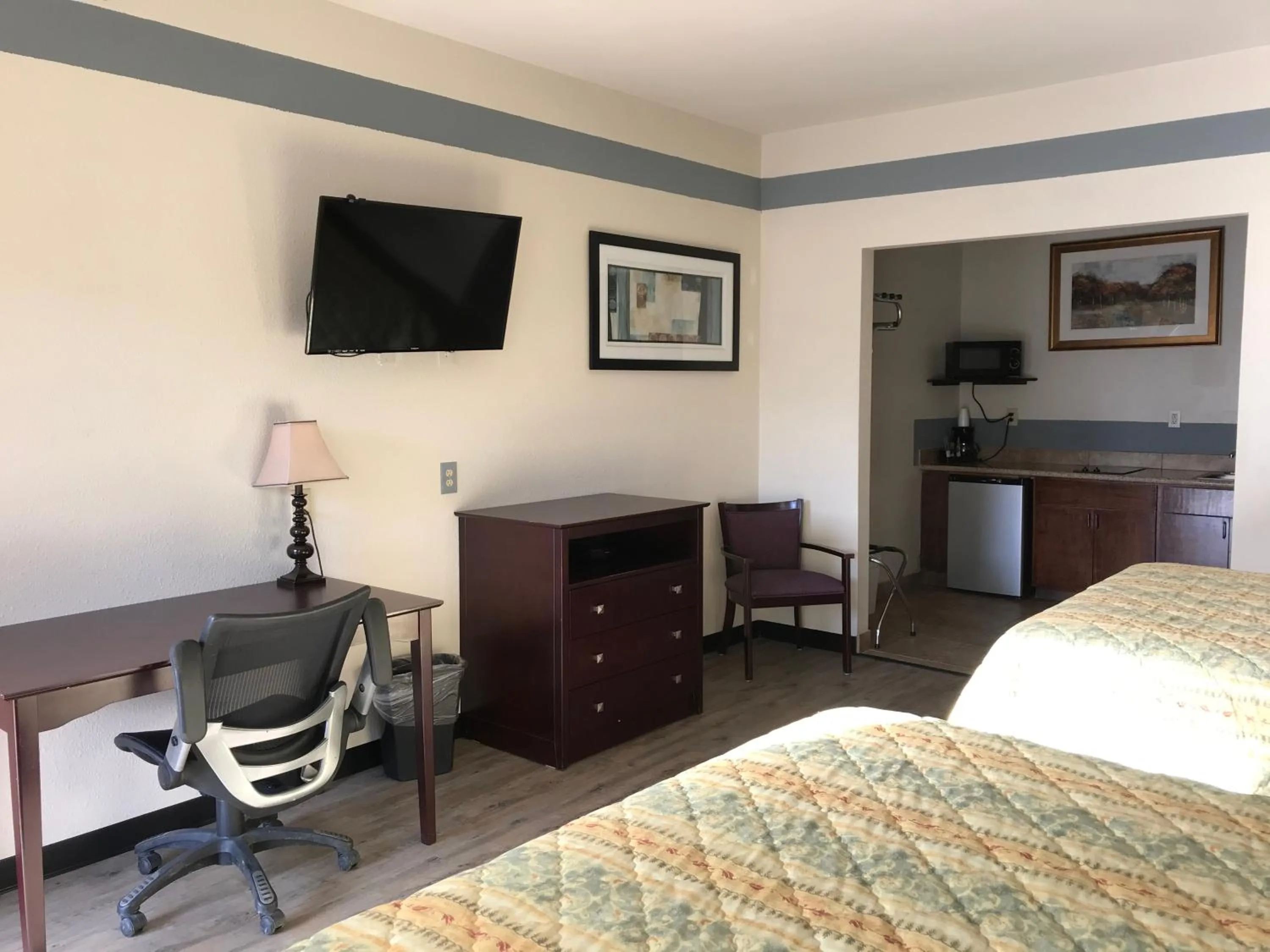 Queen Room with Kitchenette - single occupancy in Big Lake Inn and Suites