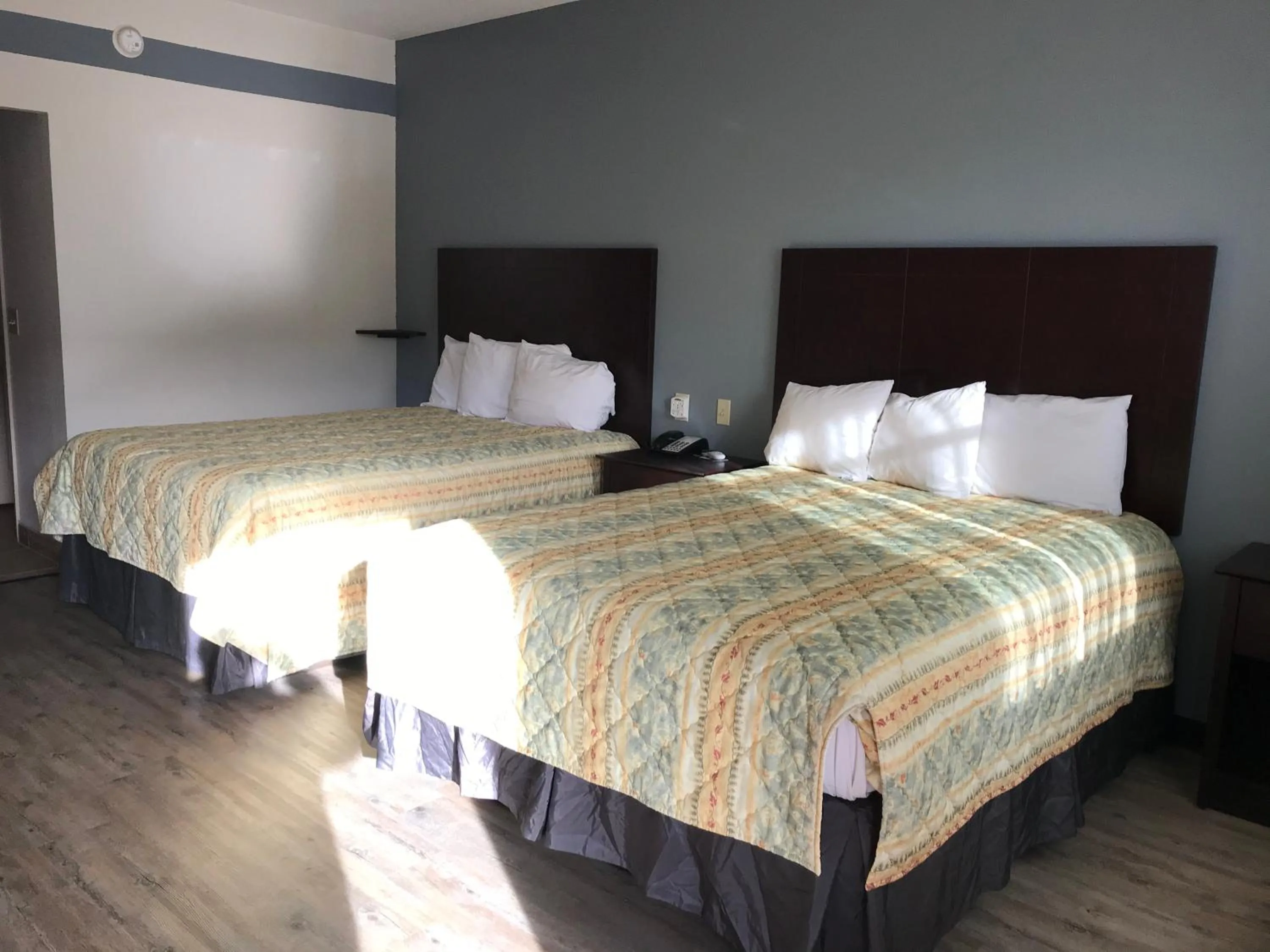 Queen Room with Two Queen Beds in Big Lake Inn and Suites