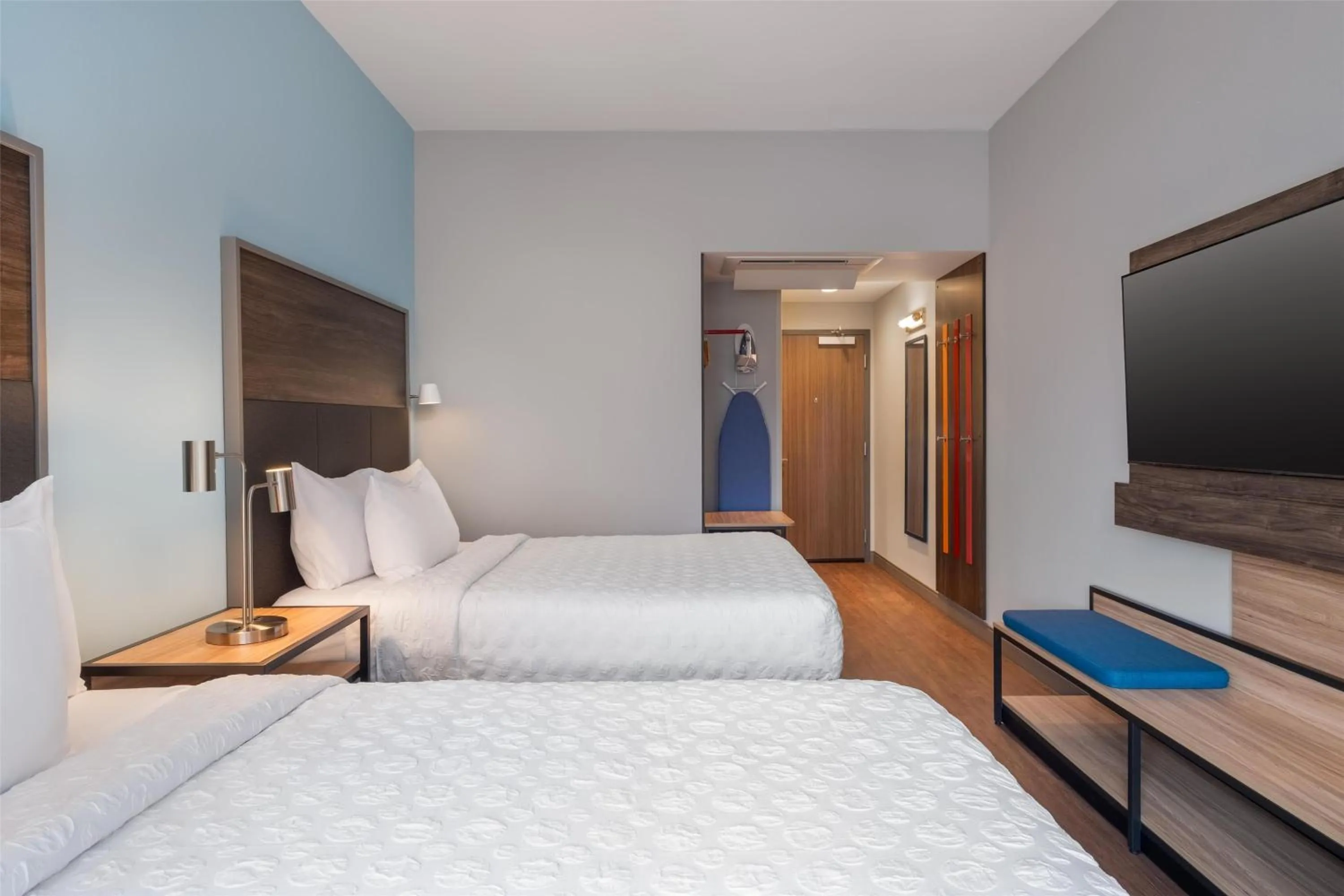 Queen Room with Two Queen Beds and Walk-In Shower in Tru By Hilton Houston Downtown Convention Center