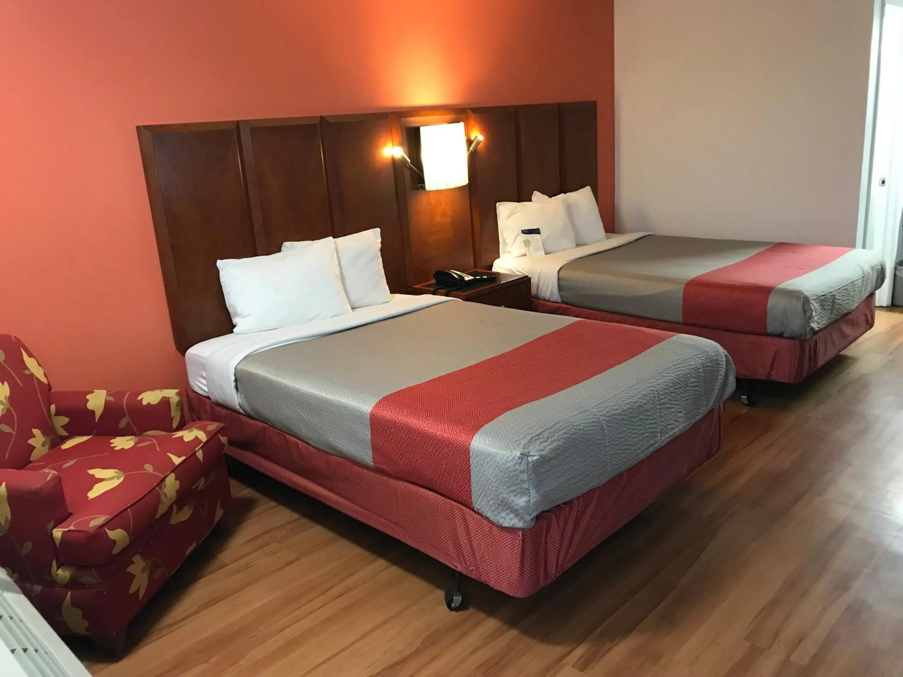 Queen Room with Two Queen Beds - Non-Smoking in Motel 6-Van Buren, AR I- 40