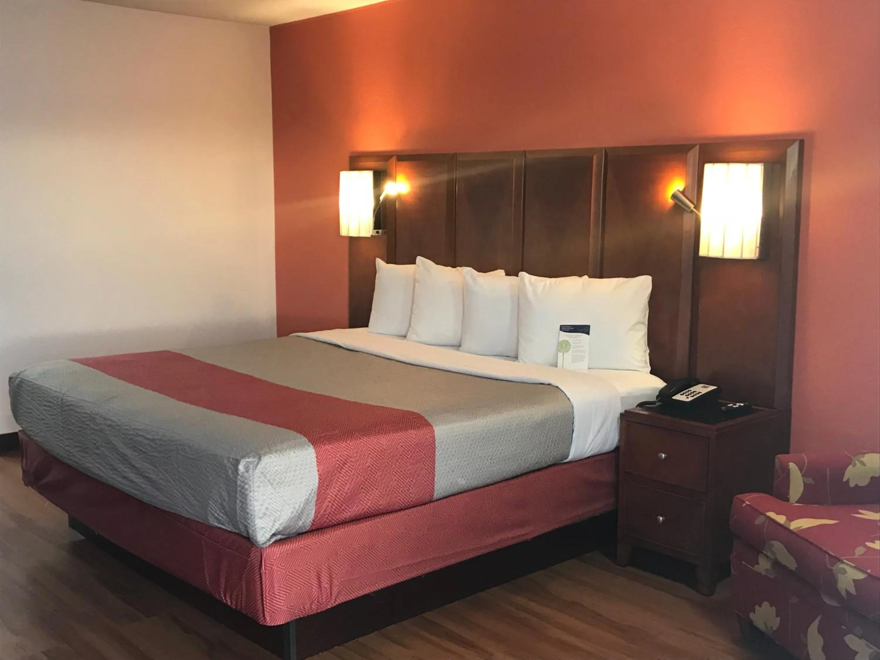 King Room - Non-Smoking in Motel 6-Van Buren, AR I- 40