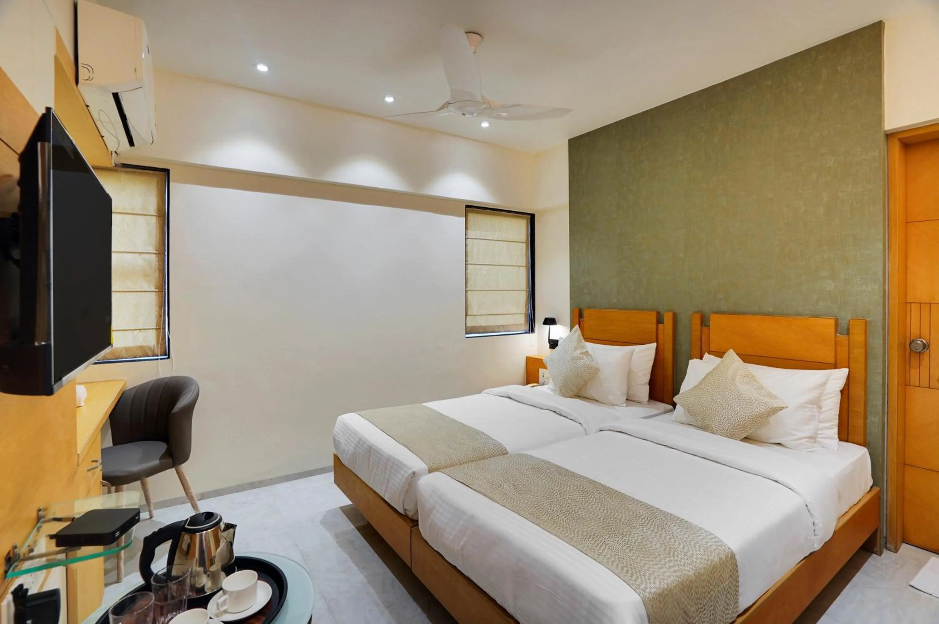 Deluxe Room in Hotel Everest Regency Pune
