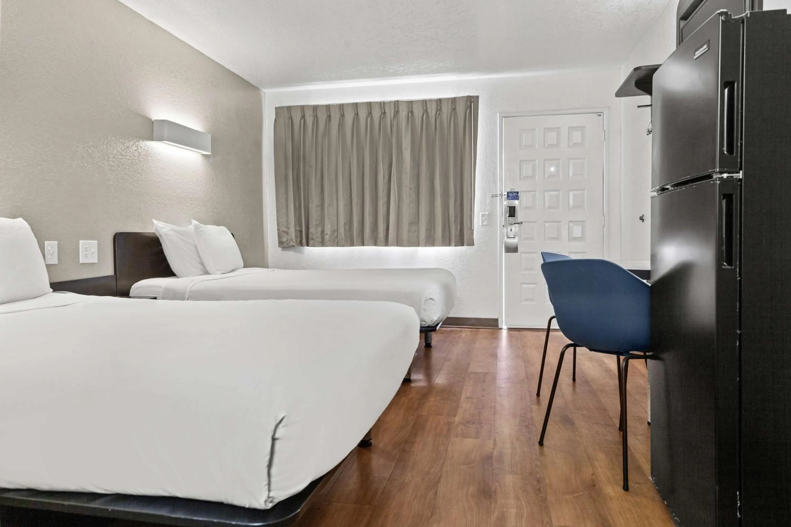 Queen Room with Two Queen Beds - Non-Smoking in Studio 6 San Luis Obispo, CA South