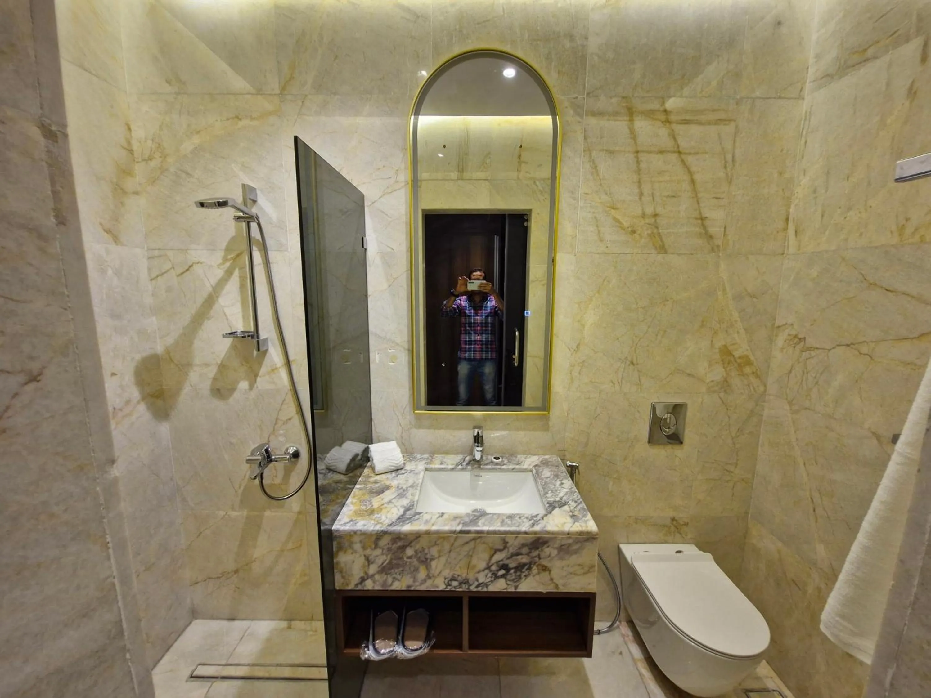 Large Twin Room in Ocean View Hotel Kuwait