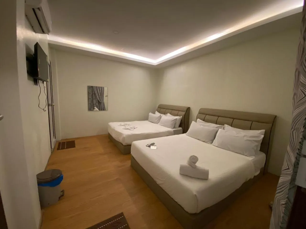 LE dEON HOTEL Former Pine Hotel