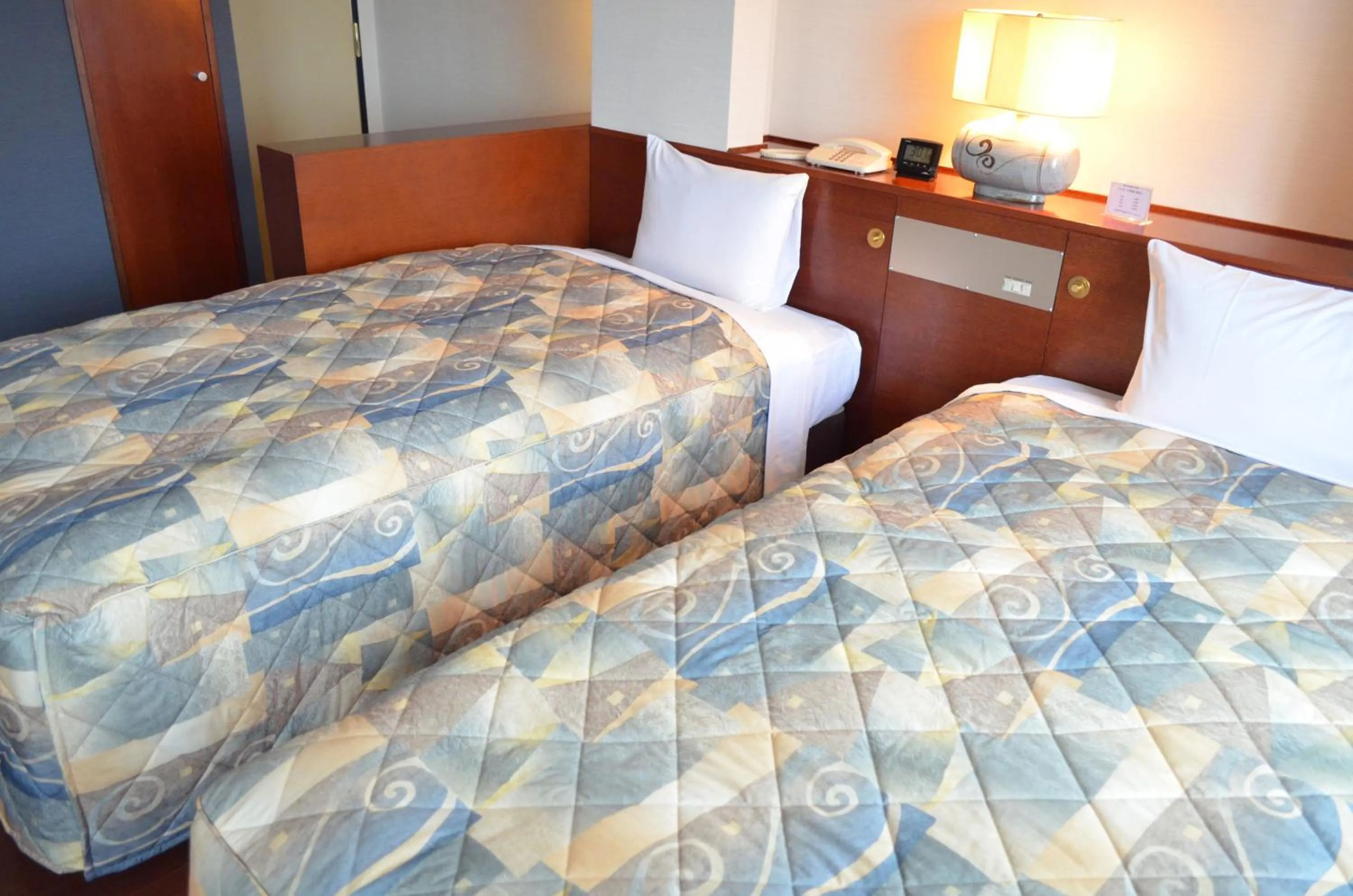 Deluxe Twin Room with City View - Non Smoking in Yokohama Mandarin Hotel