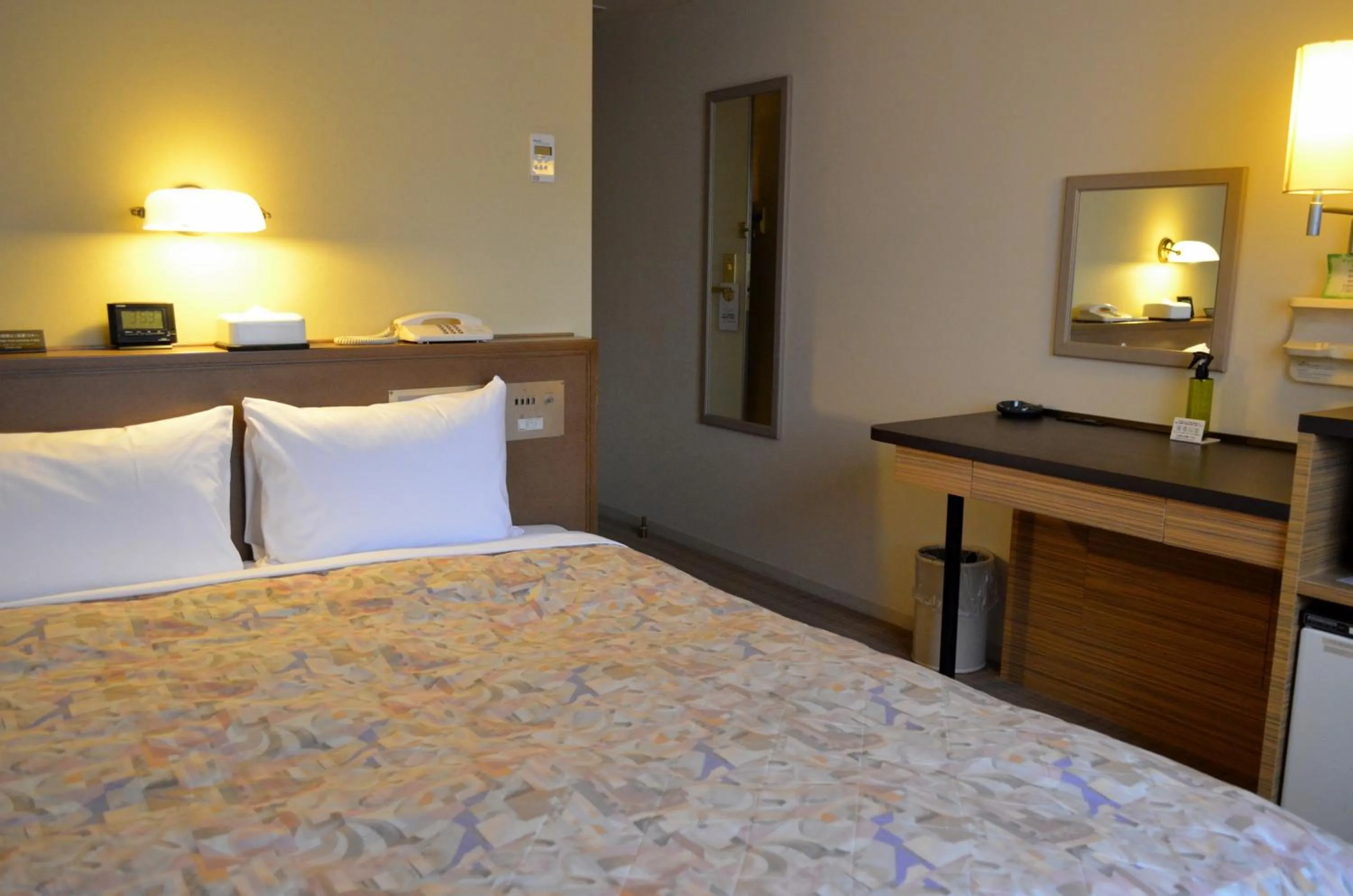 Economy Double Room - Smoking in Yokohama Mandarin Hotel