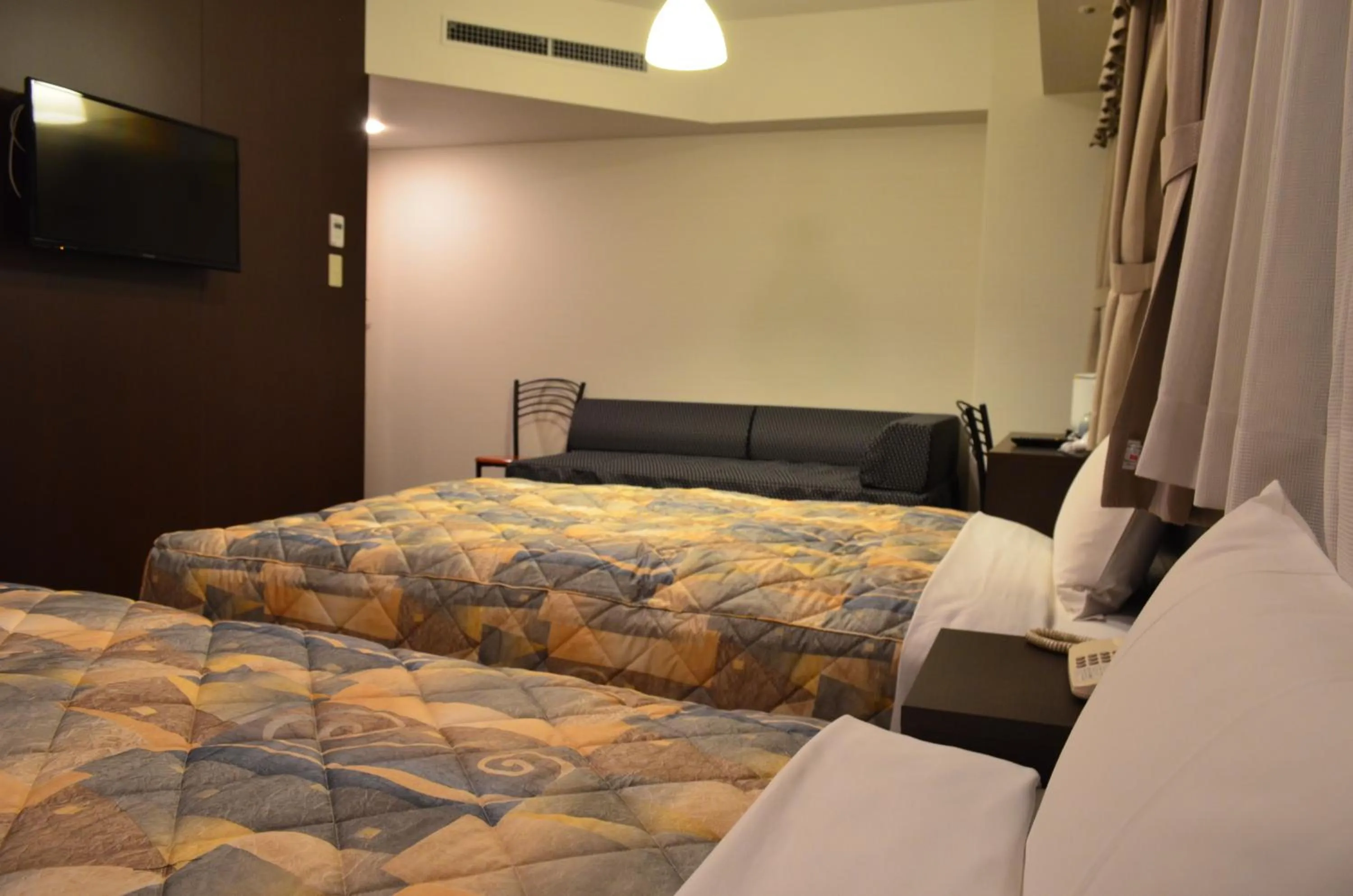 Premium Twin Room with City View (10th Floor) - Non Smoking in Yokohama Mandarin Hotel