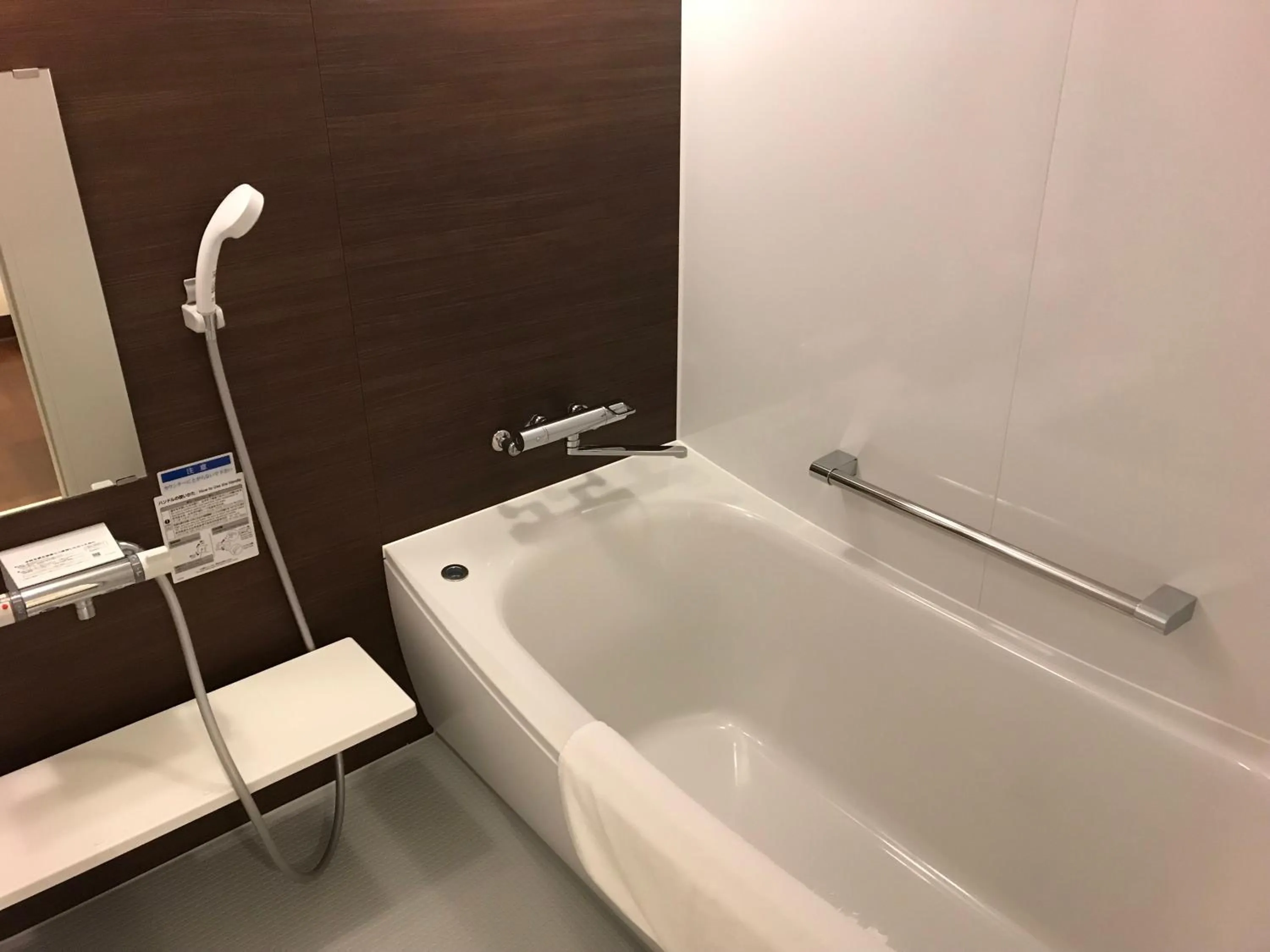 Interconnecting Twin Rooms (10th Floor) with City View - single occupancy - Non Smoking in Yokohama Mandarin Hotel