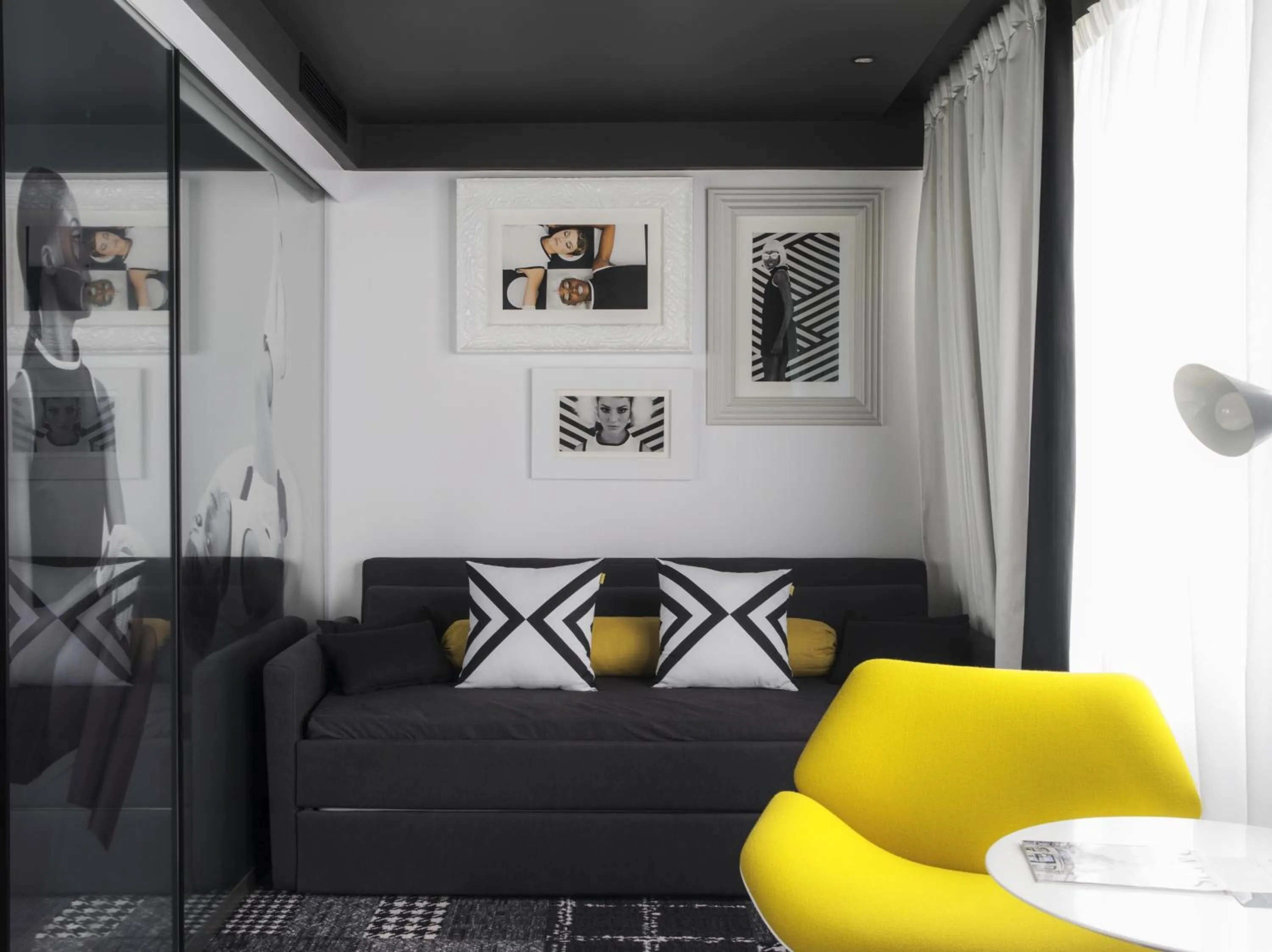 Suite in Hotel Ekta Champs Elysées