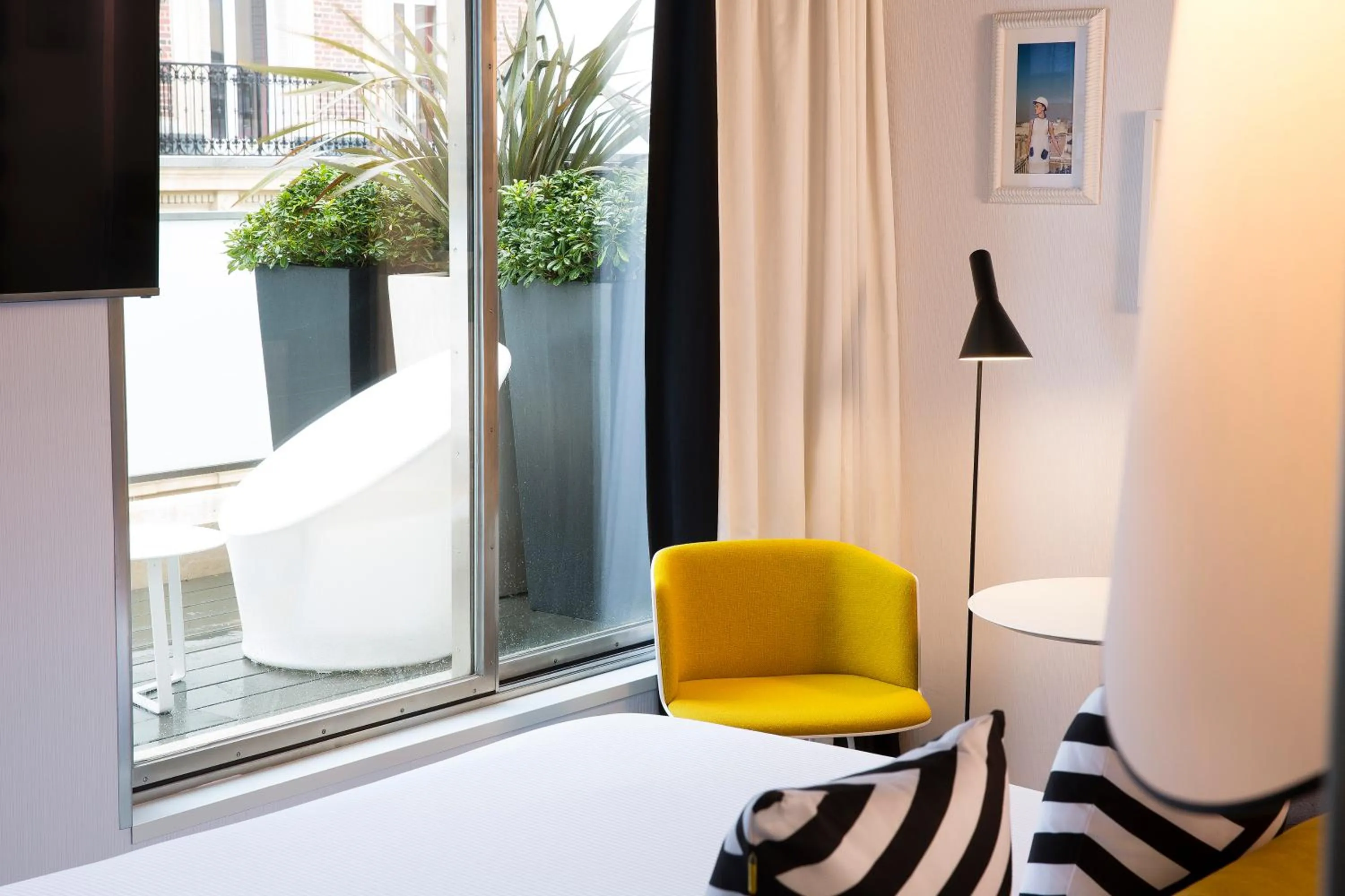 Superior Double or Twin Room with Terrace in Hotel Ekta Champs Elysées