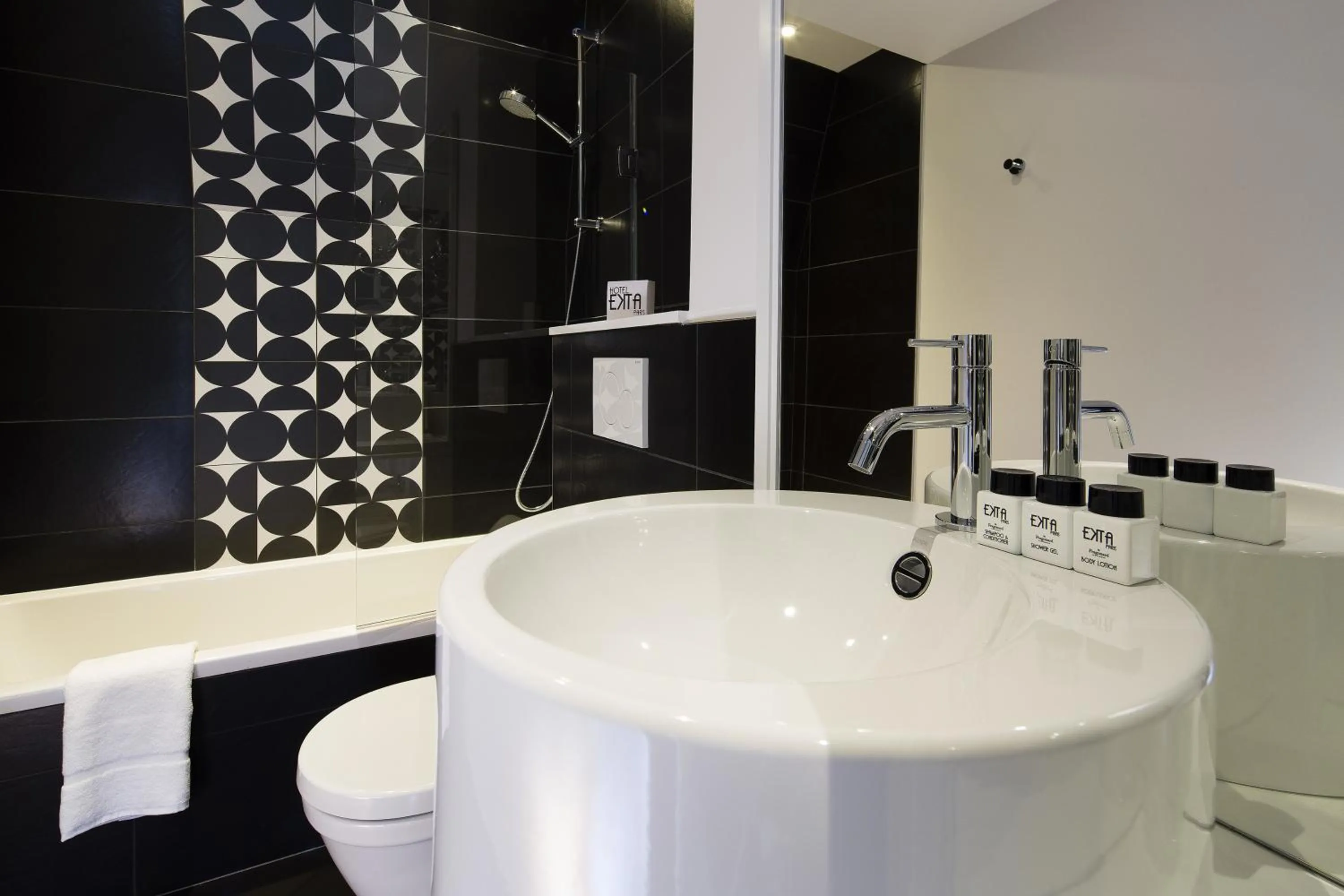 Deluxe Double Room with Bath in Hotel Ekta Champs Elysées