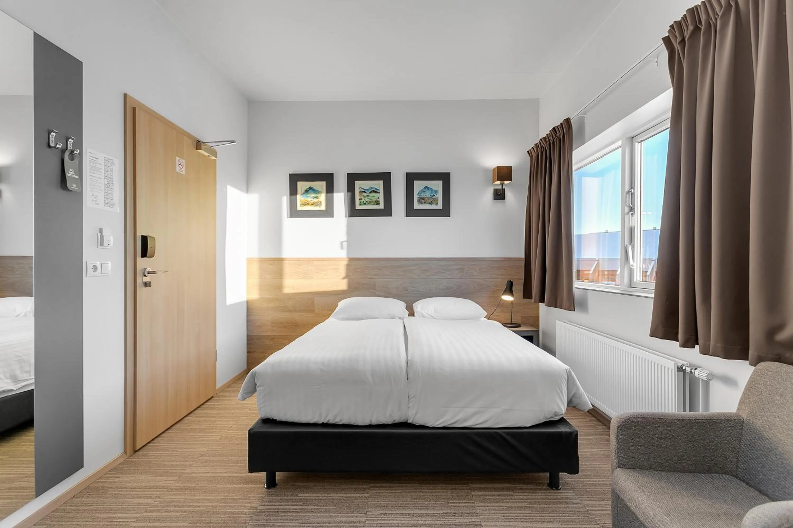 Compact Double with Free Gym Access in Hotel Vellir