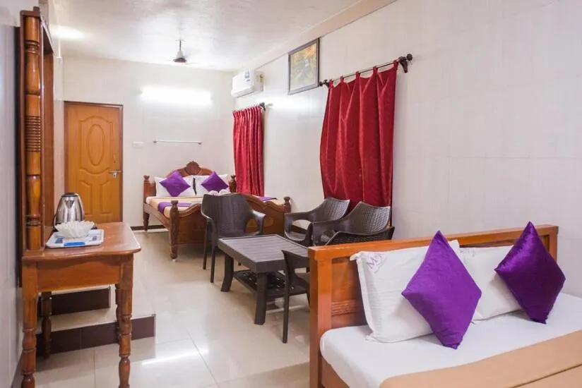 Quadruple Room - single occupancy in Malar Residencee