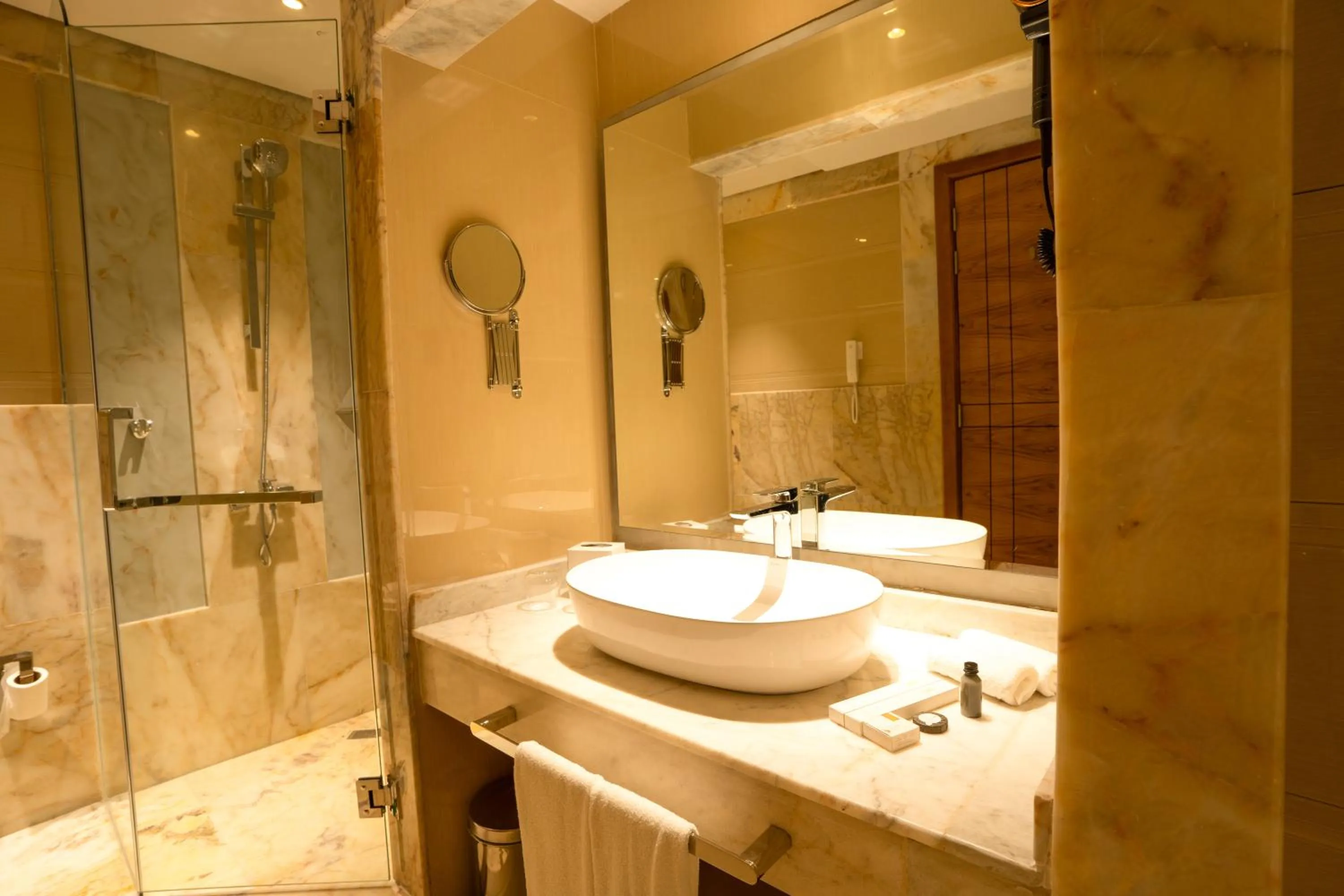 Standard King Room in La Zona Continental Hotel