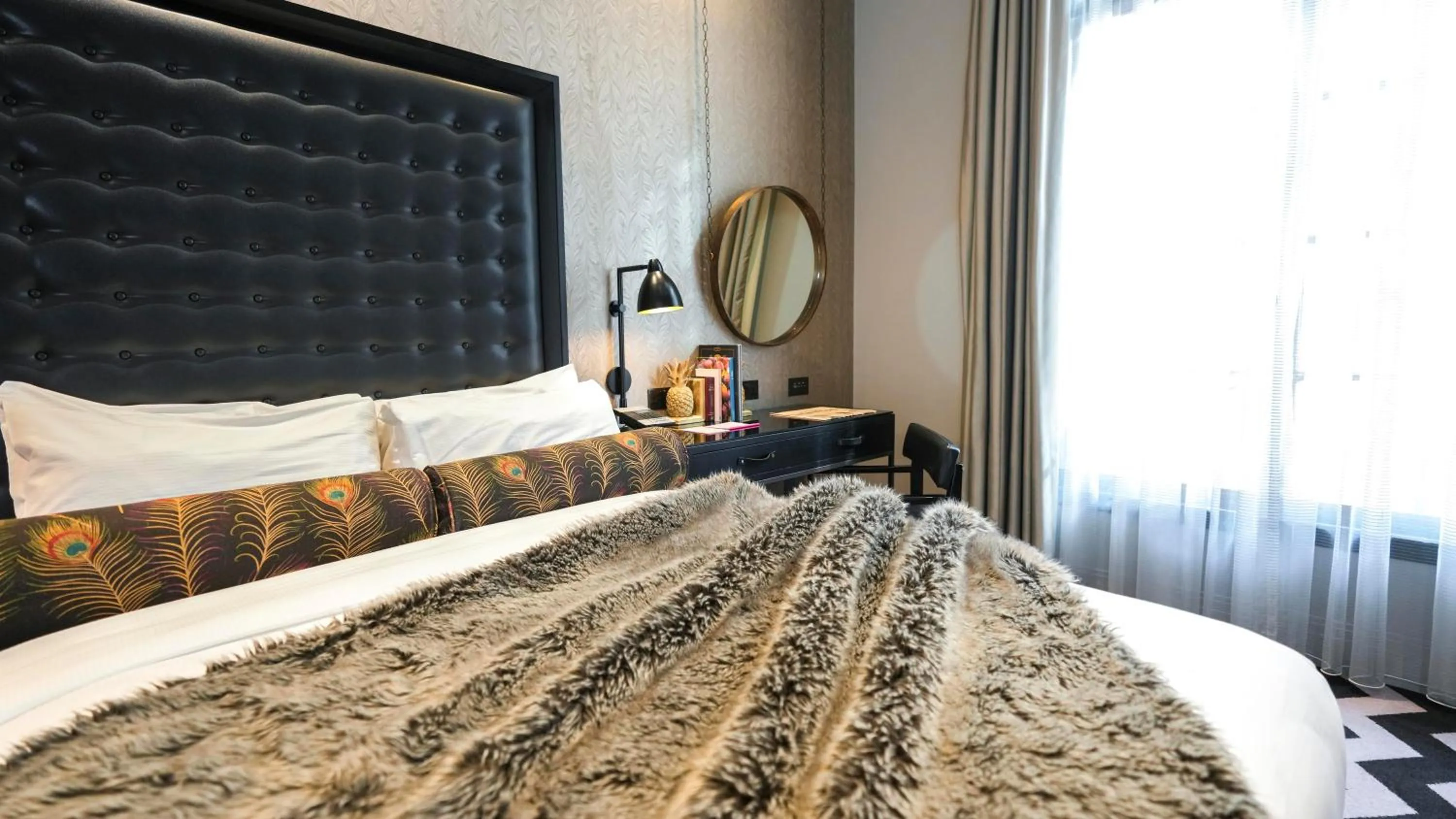 Junior Suite in Hotel Gotham