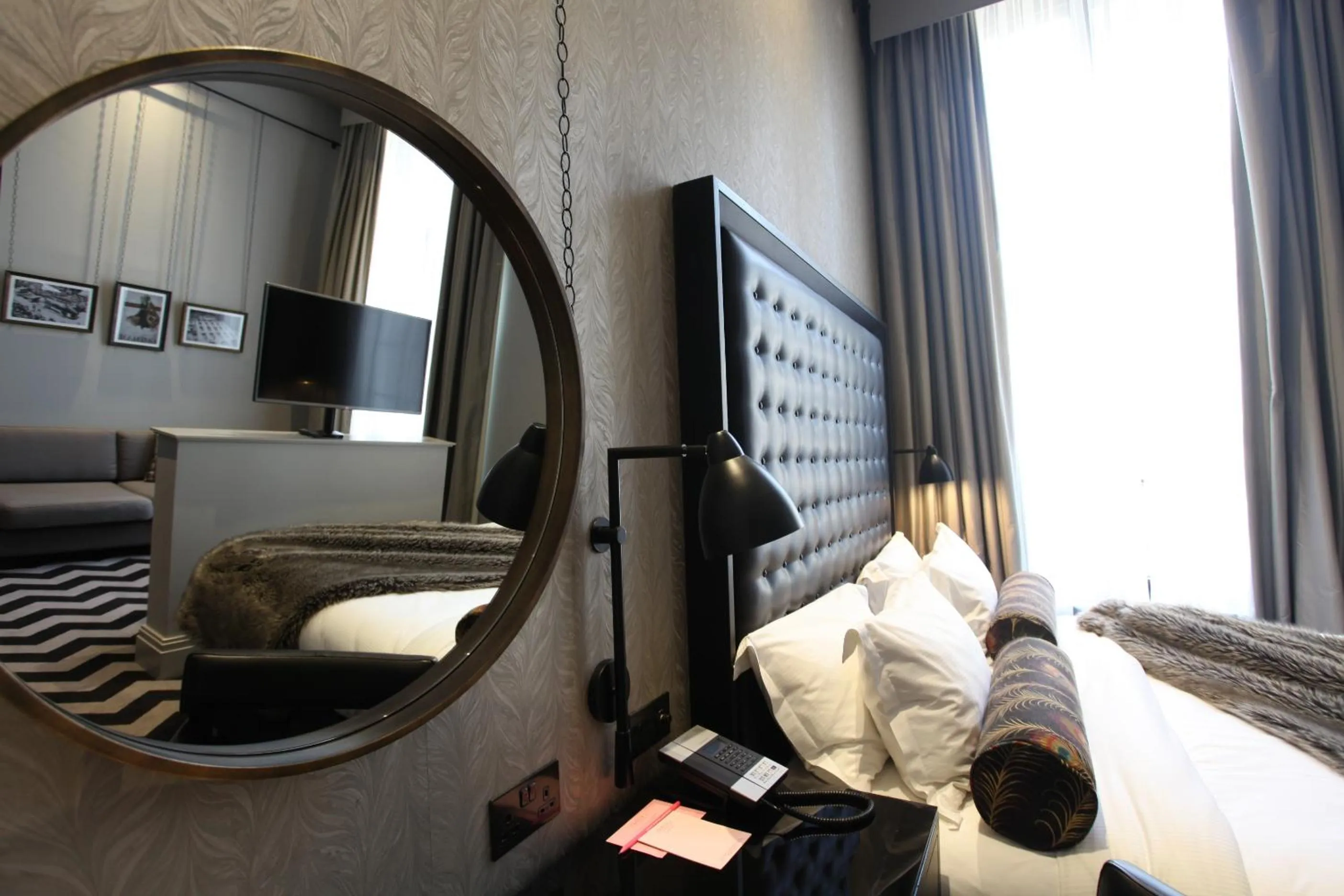 Executive Room with King Bed in Hotel Gotham