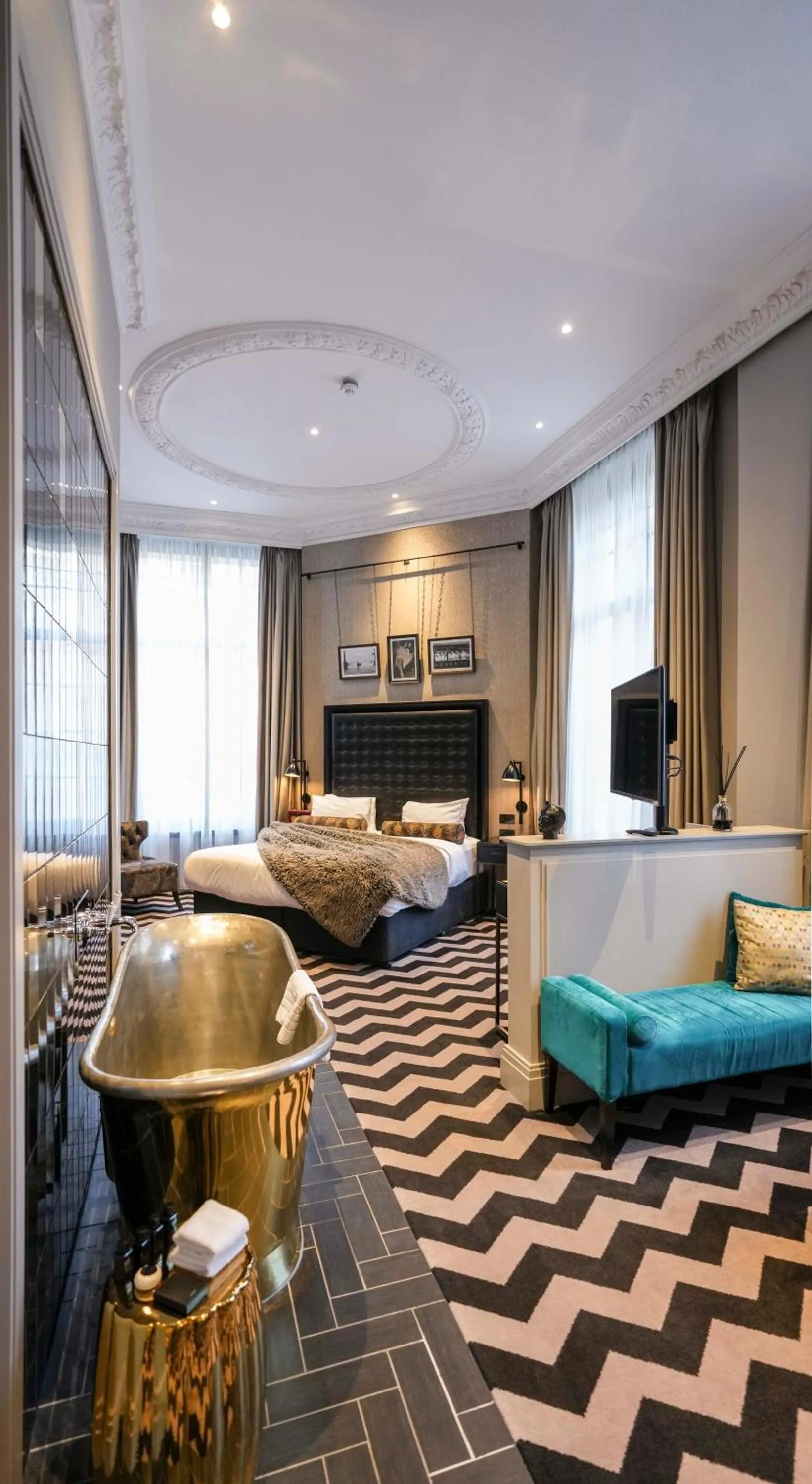 Bank Managers Suite in Hotel Gotham