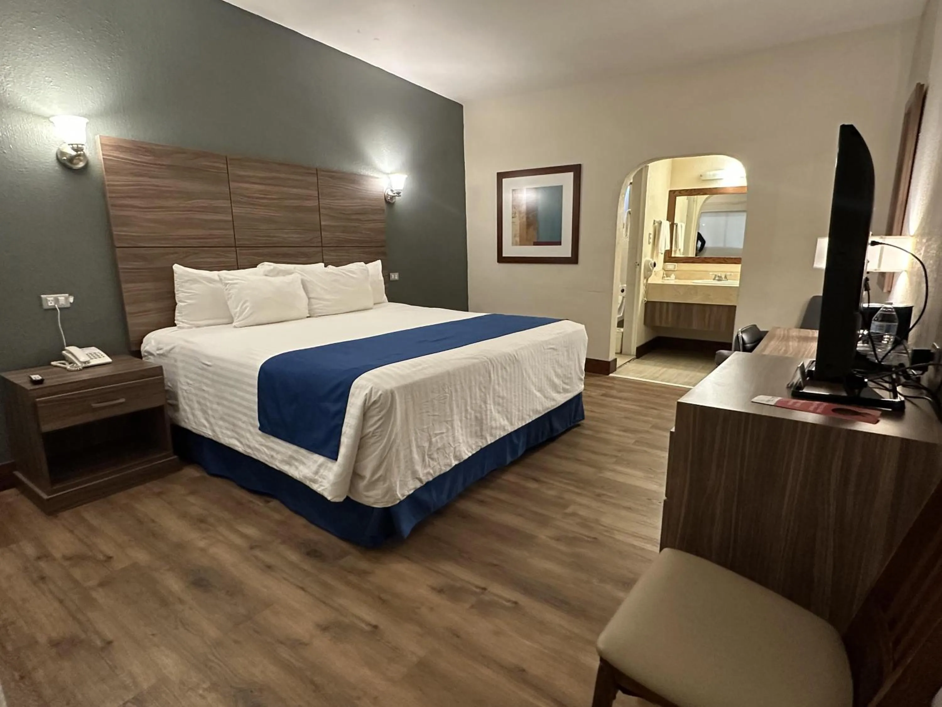 King Room - Non-Smoking in Best Western Cumbres Inn Cd. Cuauhtemoc