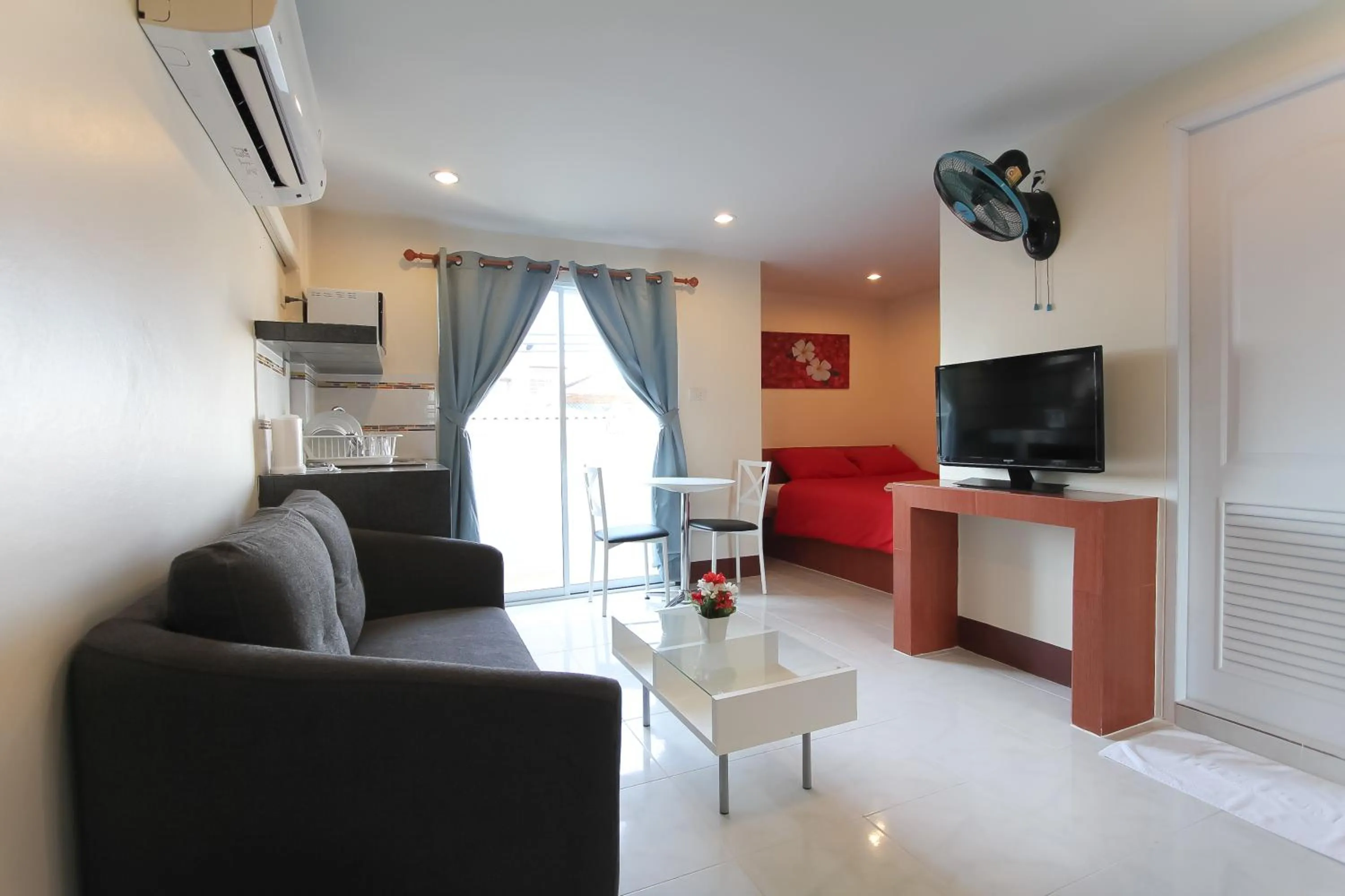 Superior Room Front in Walking Street Guest House