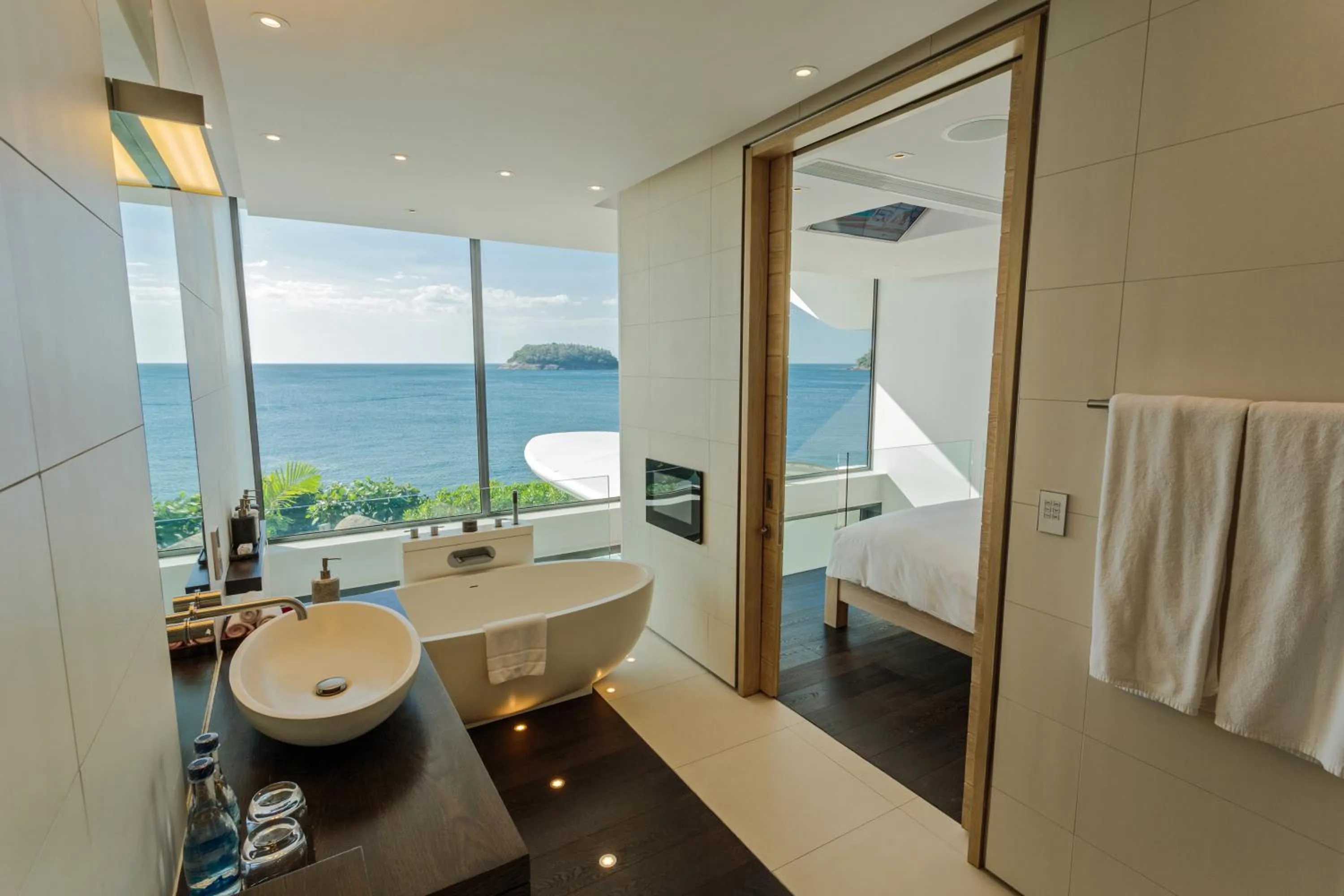 One Bedroom Ocean Pool Loft in Kata Rocks