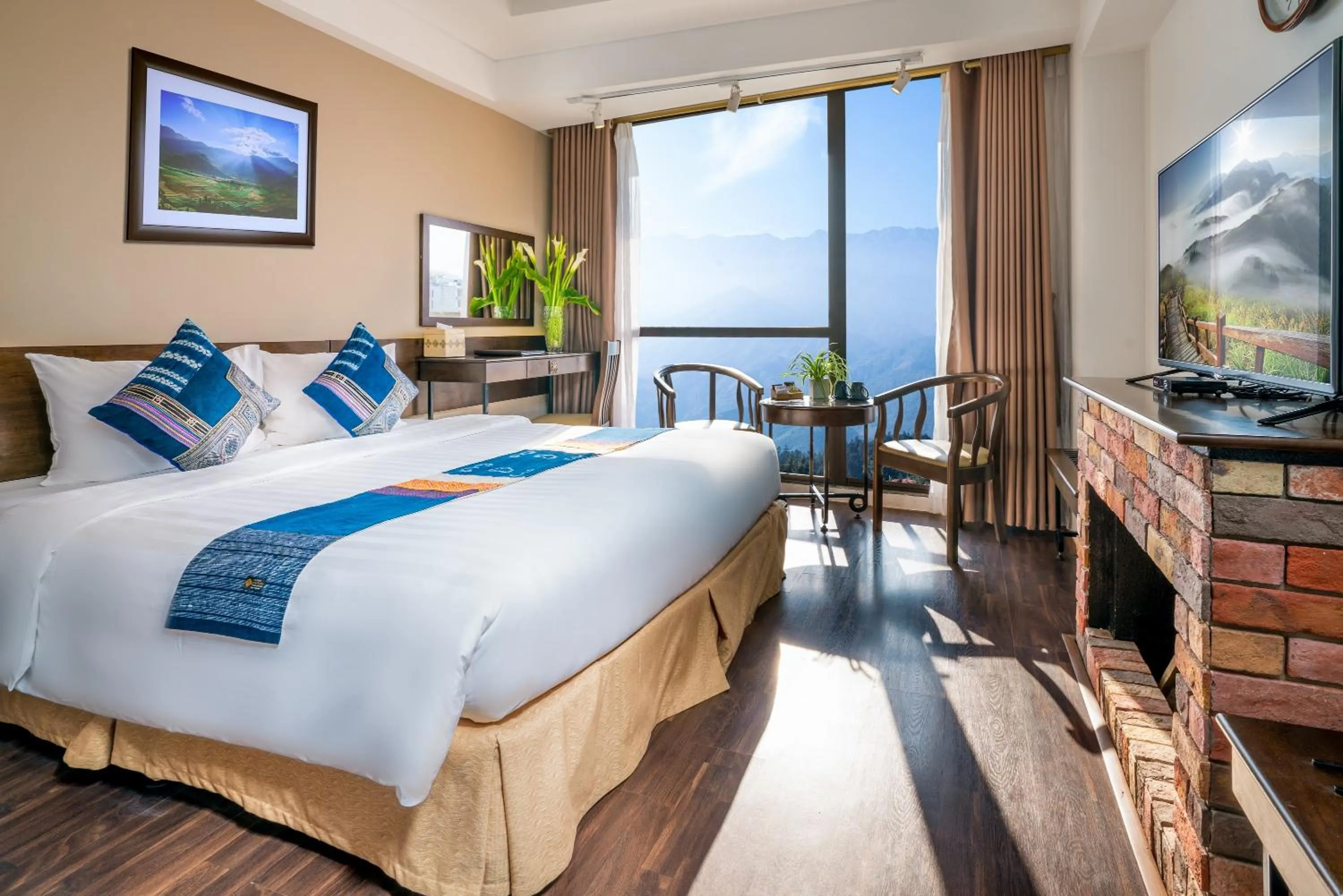 Deluxe Double or Twin Room with Mountain View in Amazing Hotel Sapa