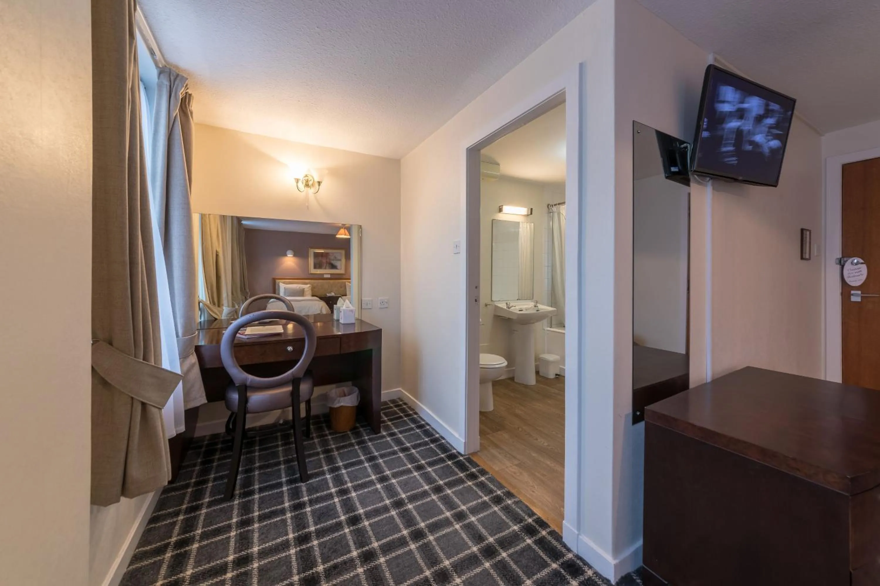 Standard Twin Room - single occupancy in Pentland Hotel