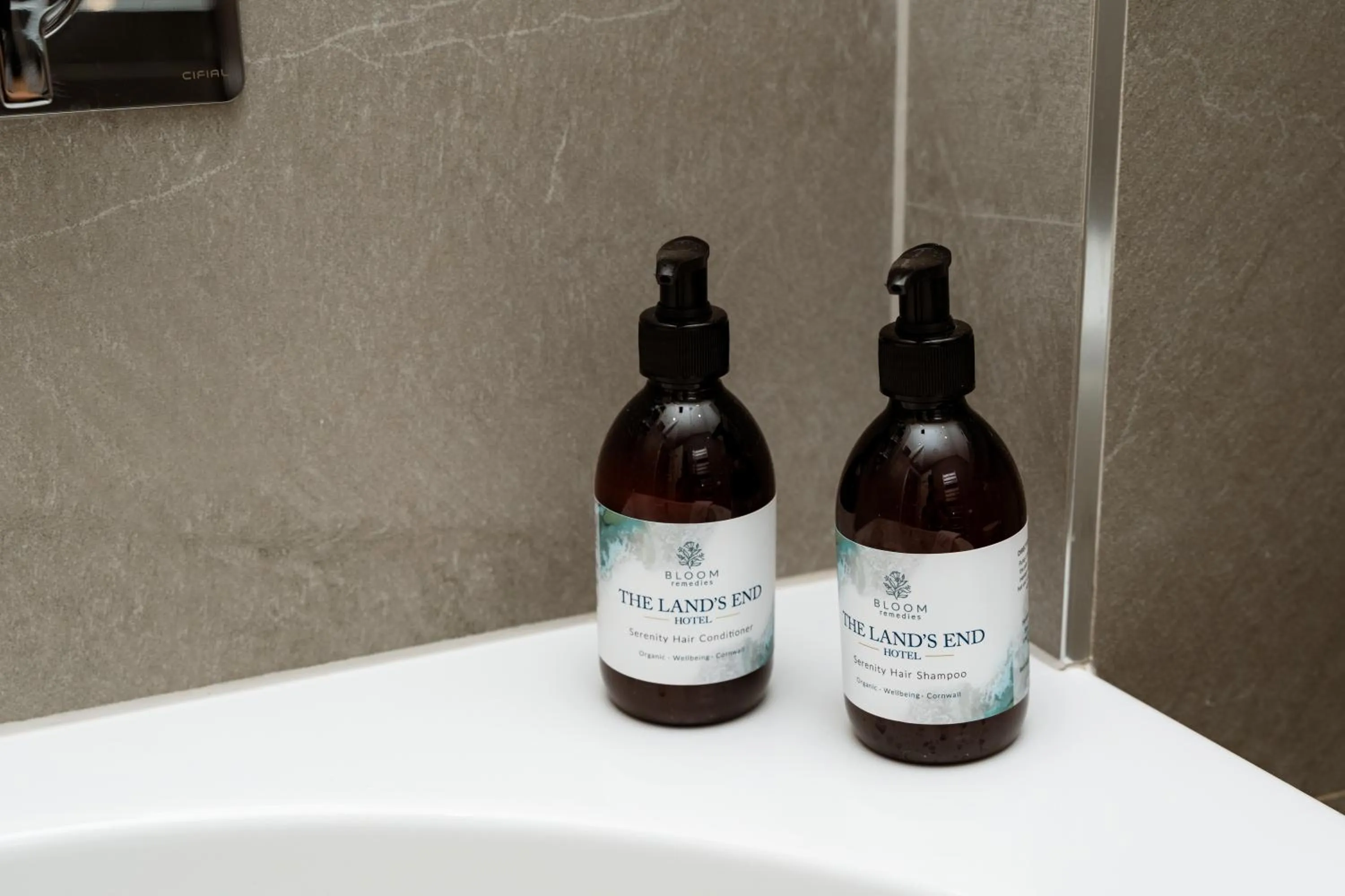 Family Room with Inland View in The Land's End Hotel