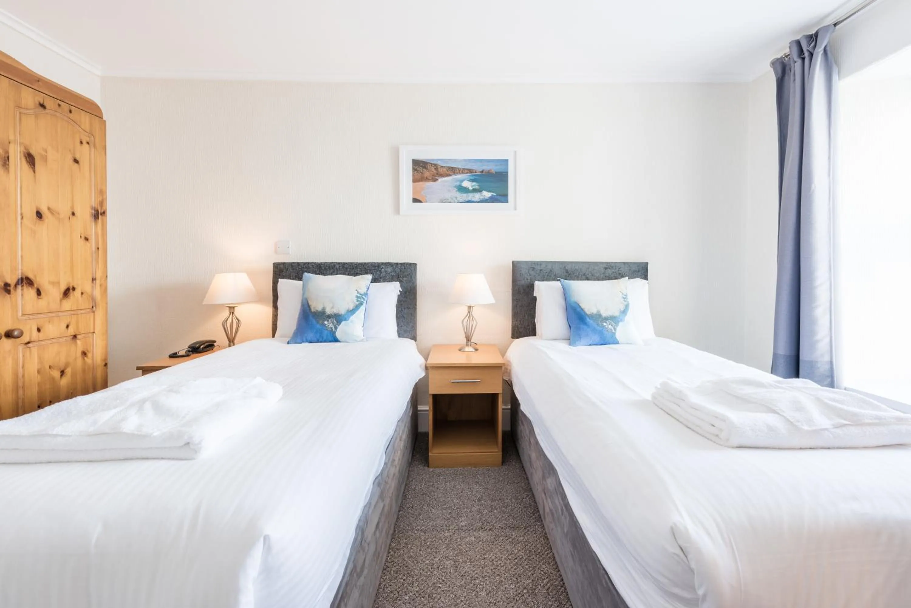 Deluxe Twin Room with Sea View in The Land's End Hotel