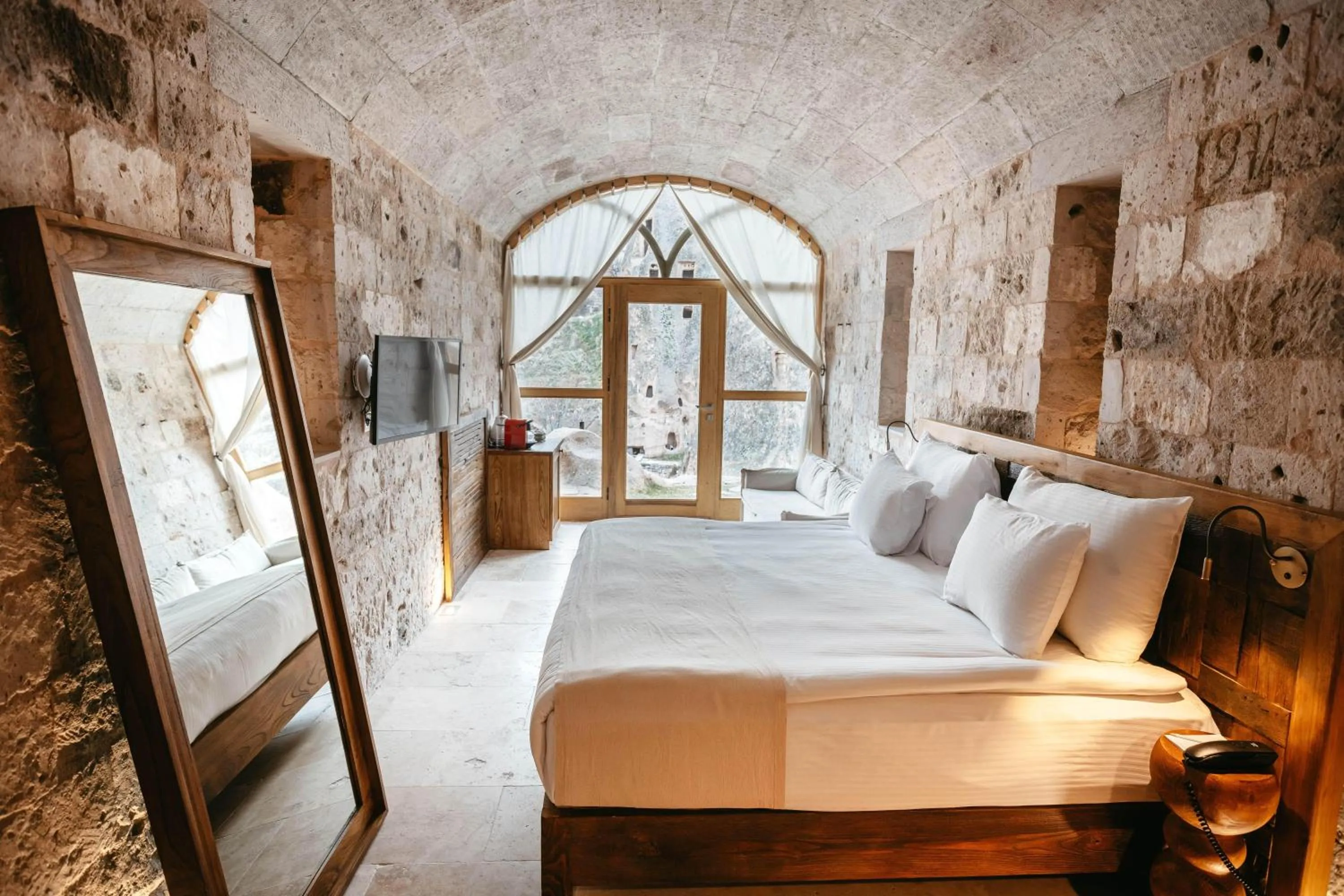 Junior Suite with View in Millstone Cave Suites Hotel