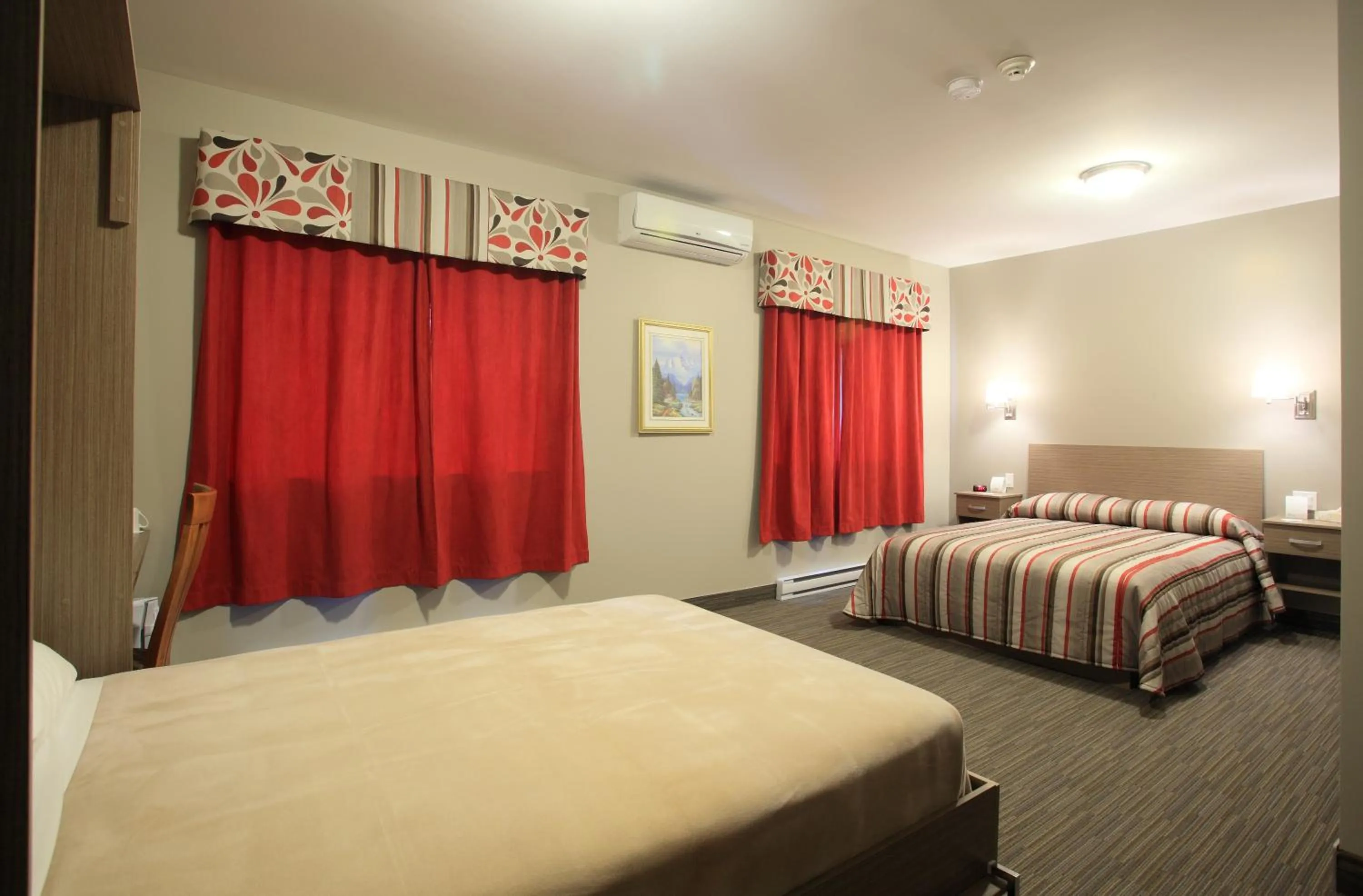 Superior Quadruple Room in Ermitage Saint-Antoine