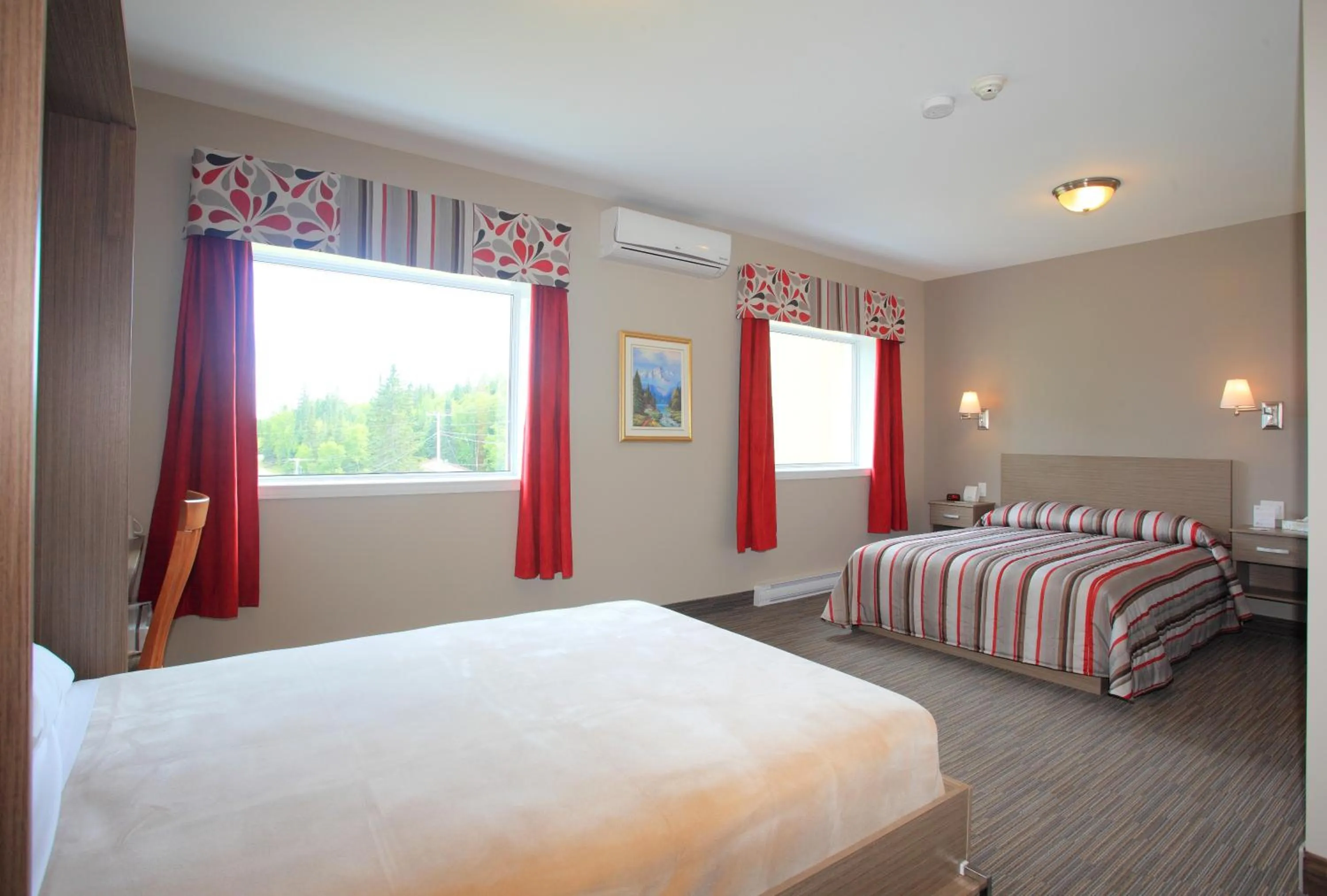 Superior Quadruple Room with Lake View in Ermitage Saint-Antoine