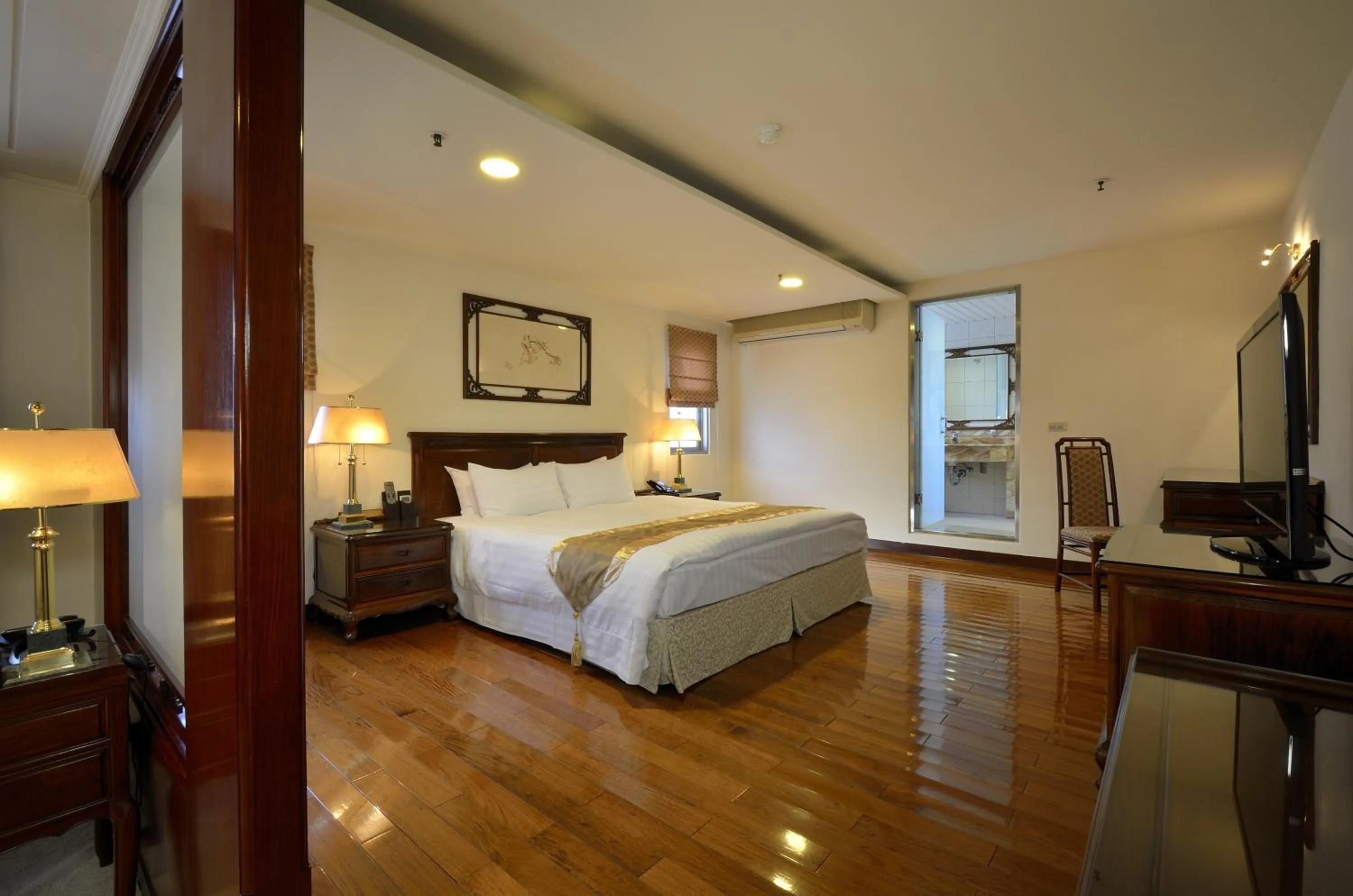 Deluxe Room - single occupancy in King's Paradise Hotel