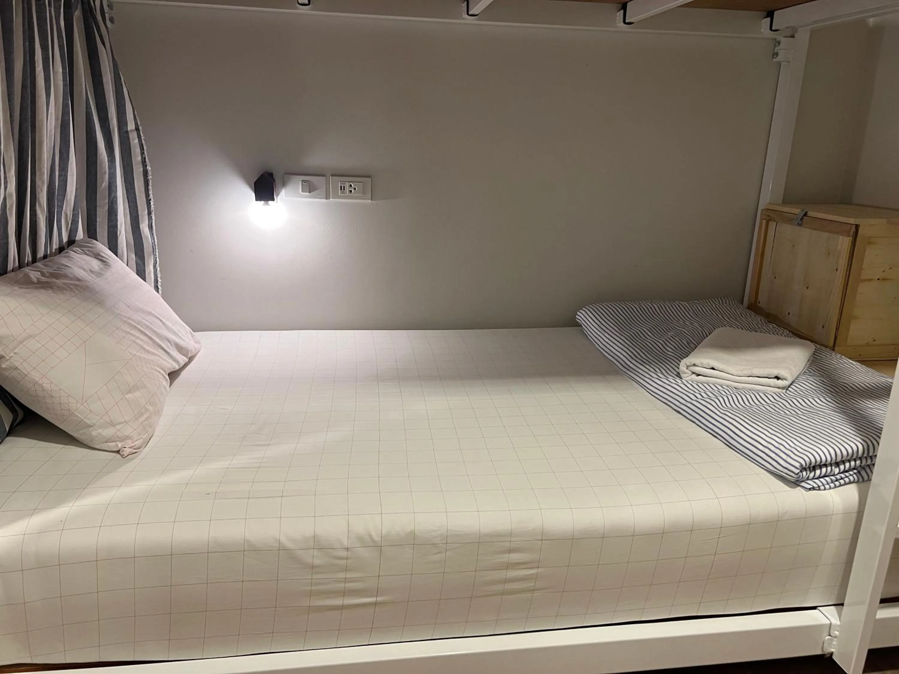 Bed in 8-Bed Dormitory Room in The Yard Bangkok Hostel