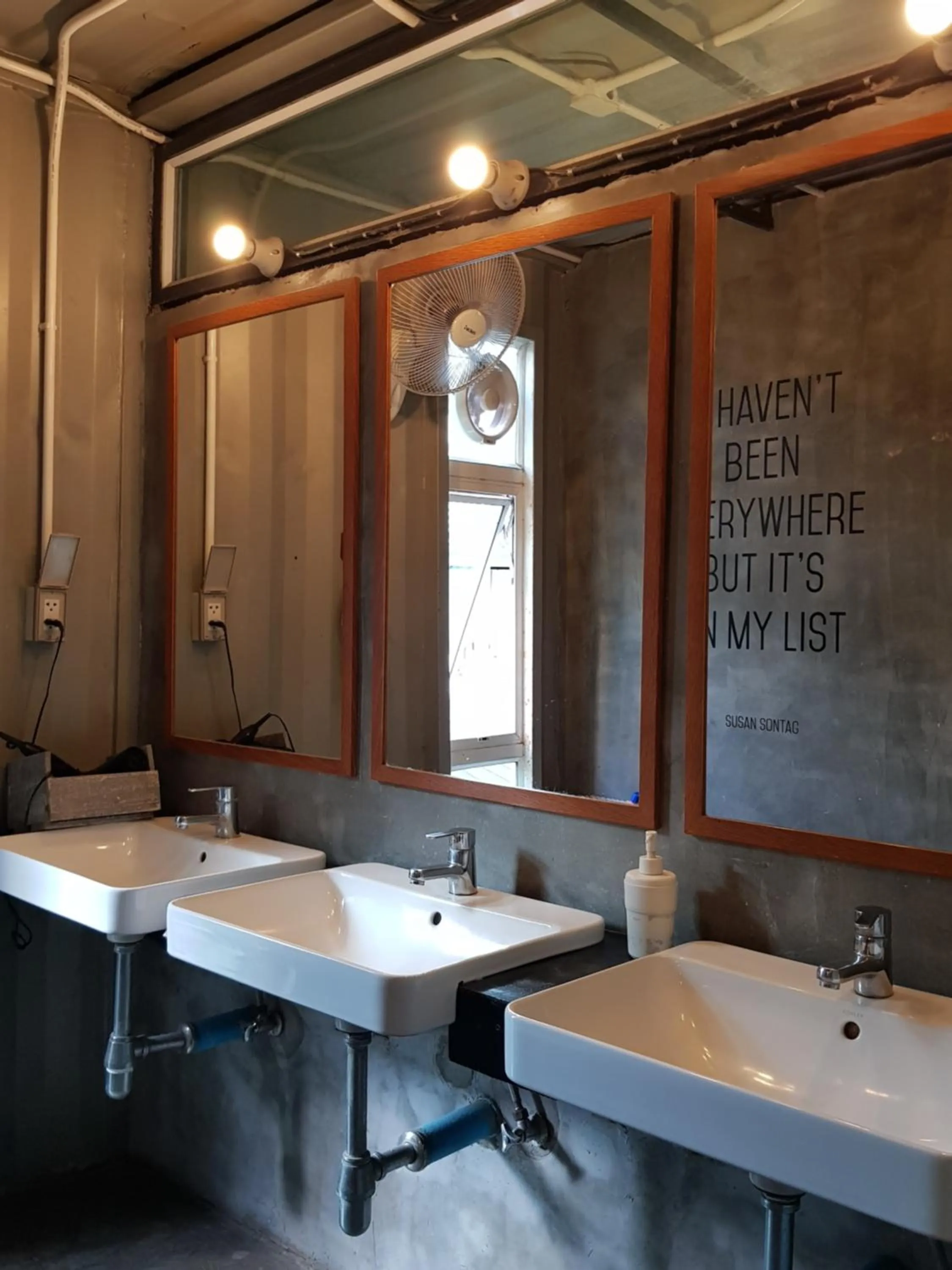 Private Room with Shared Bathroom in The Yard Bangkok Hostel