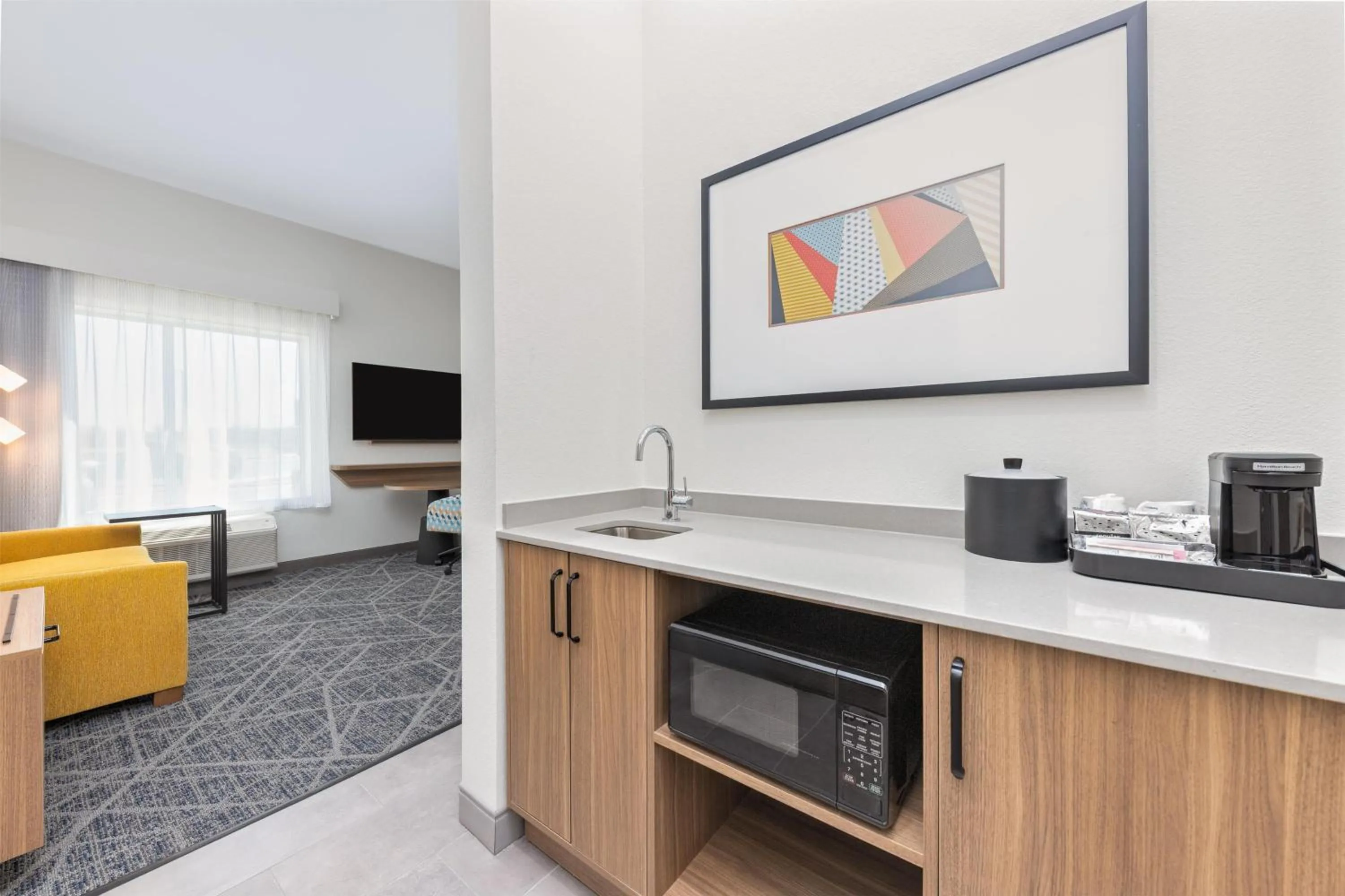 King Studio with Sofa Bed - Hearing Accessible in Hampton Inn & Suites by Hilton Little Rock Airport