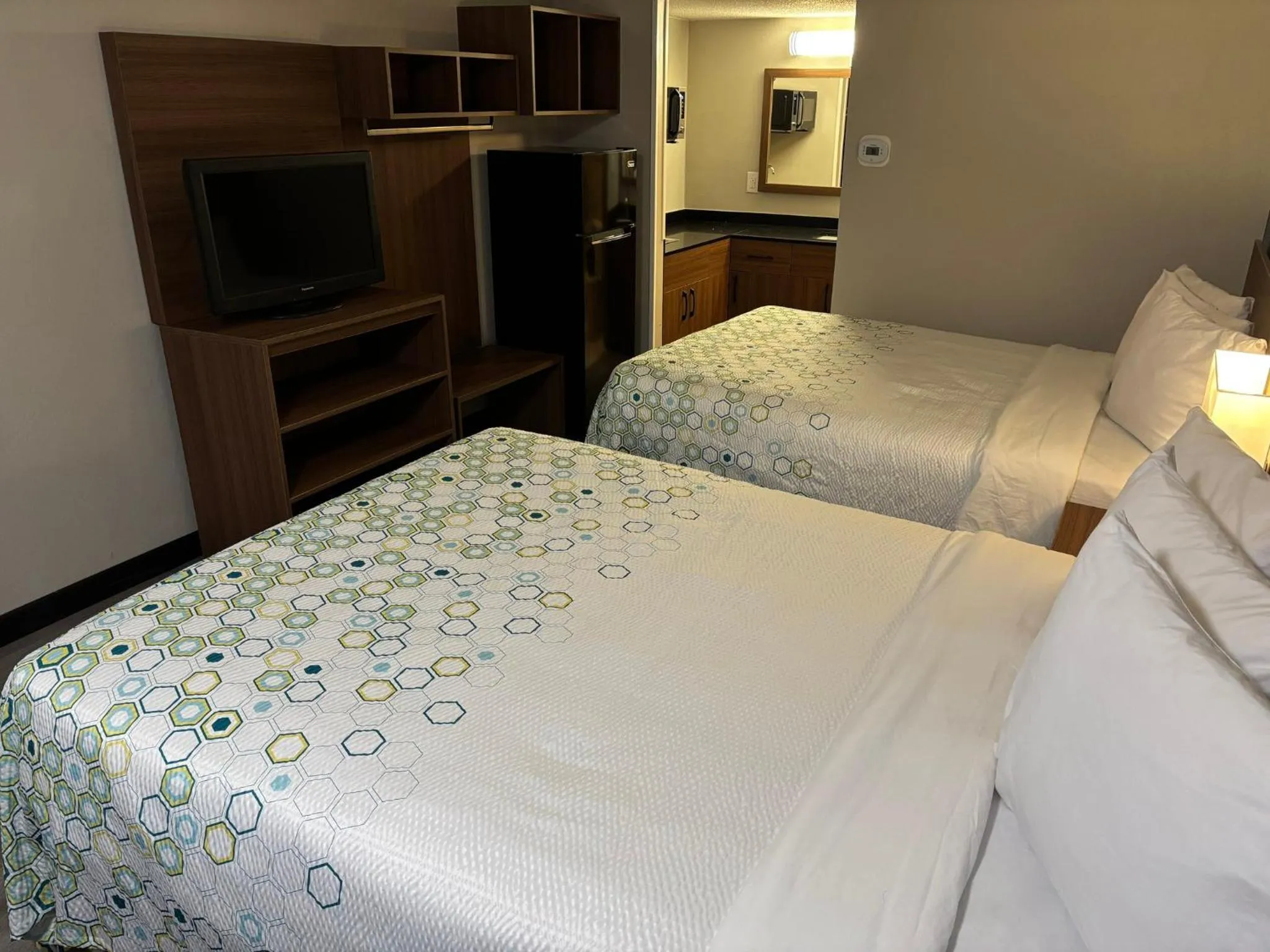 Studio Room with Two Queen Beds Non-Smoking in HomeTowne Studios by Red Roof Hagerstown - Williamsport, MD