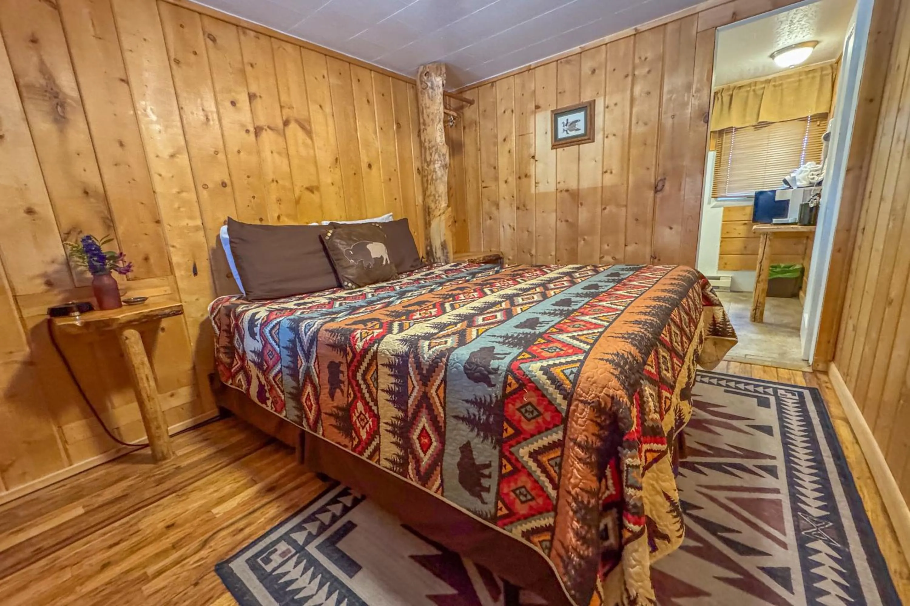 Budget Double Room in Chinook Winds Lodge