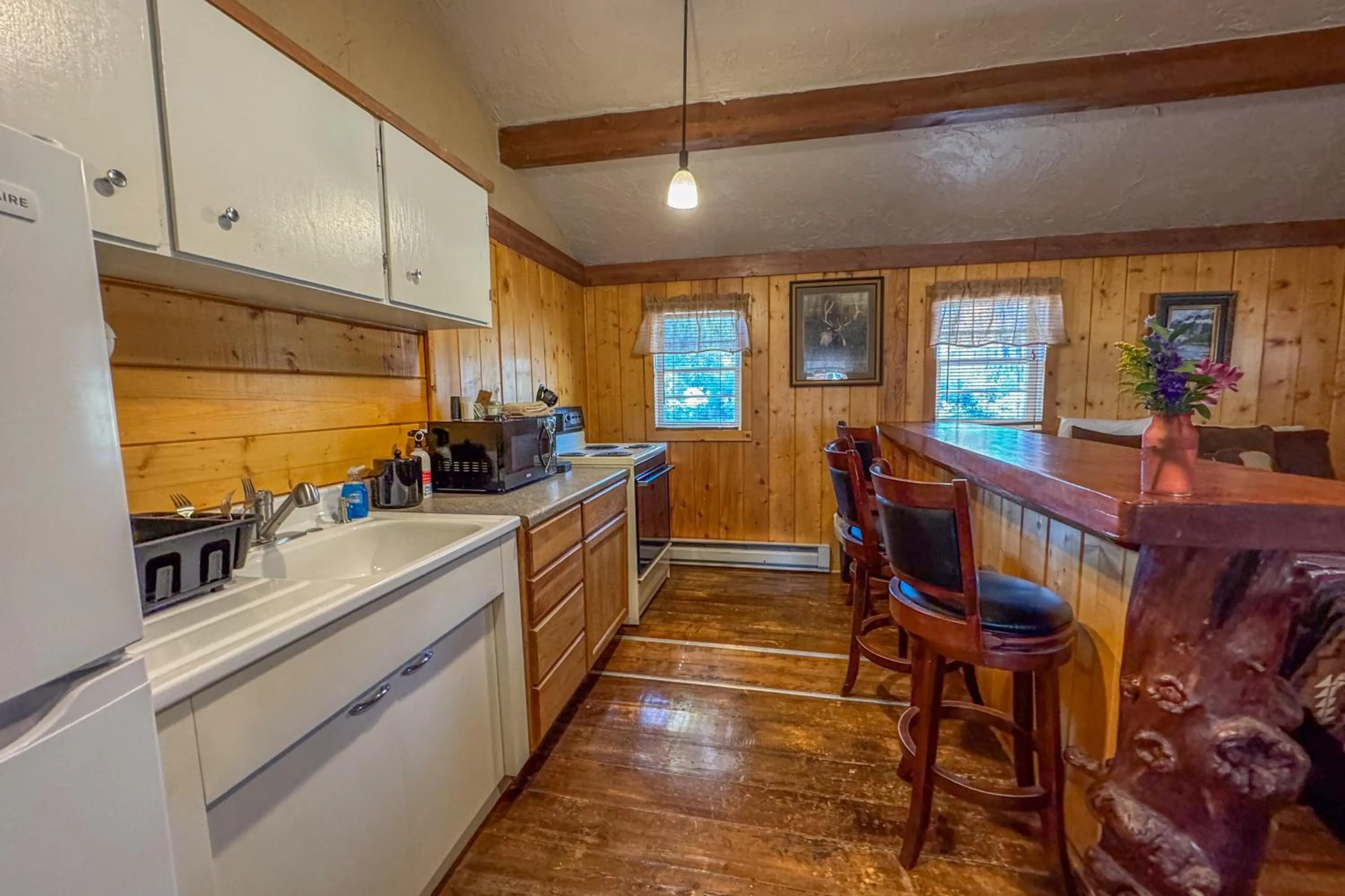 Deluxe Queen Studio  in Chinook Winds Lodge