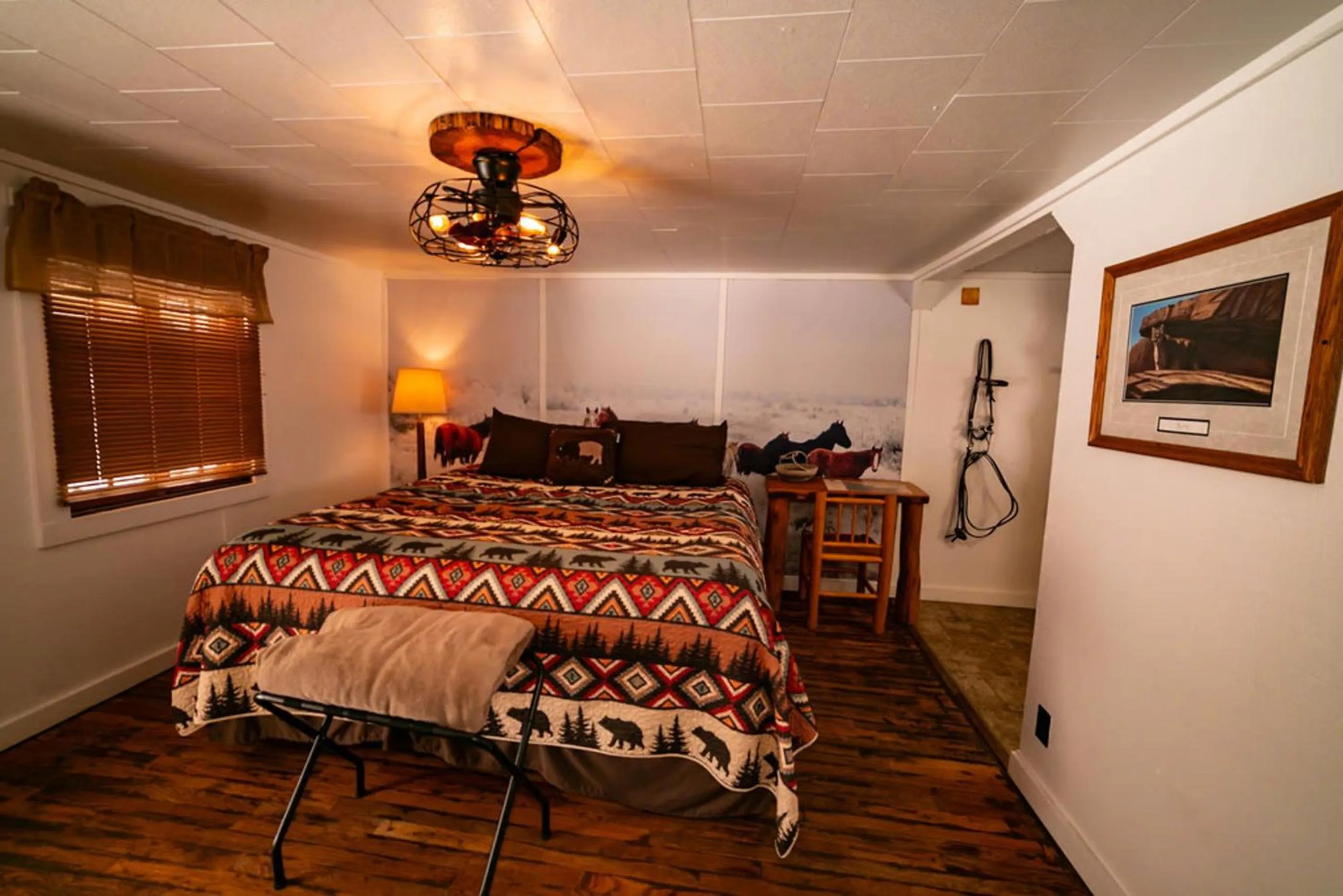 King Room in Chinook Winds Lodge