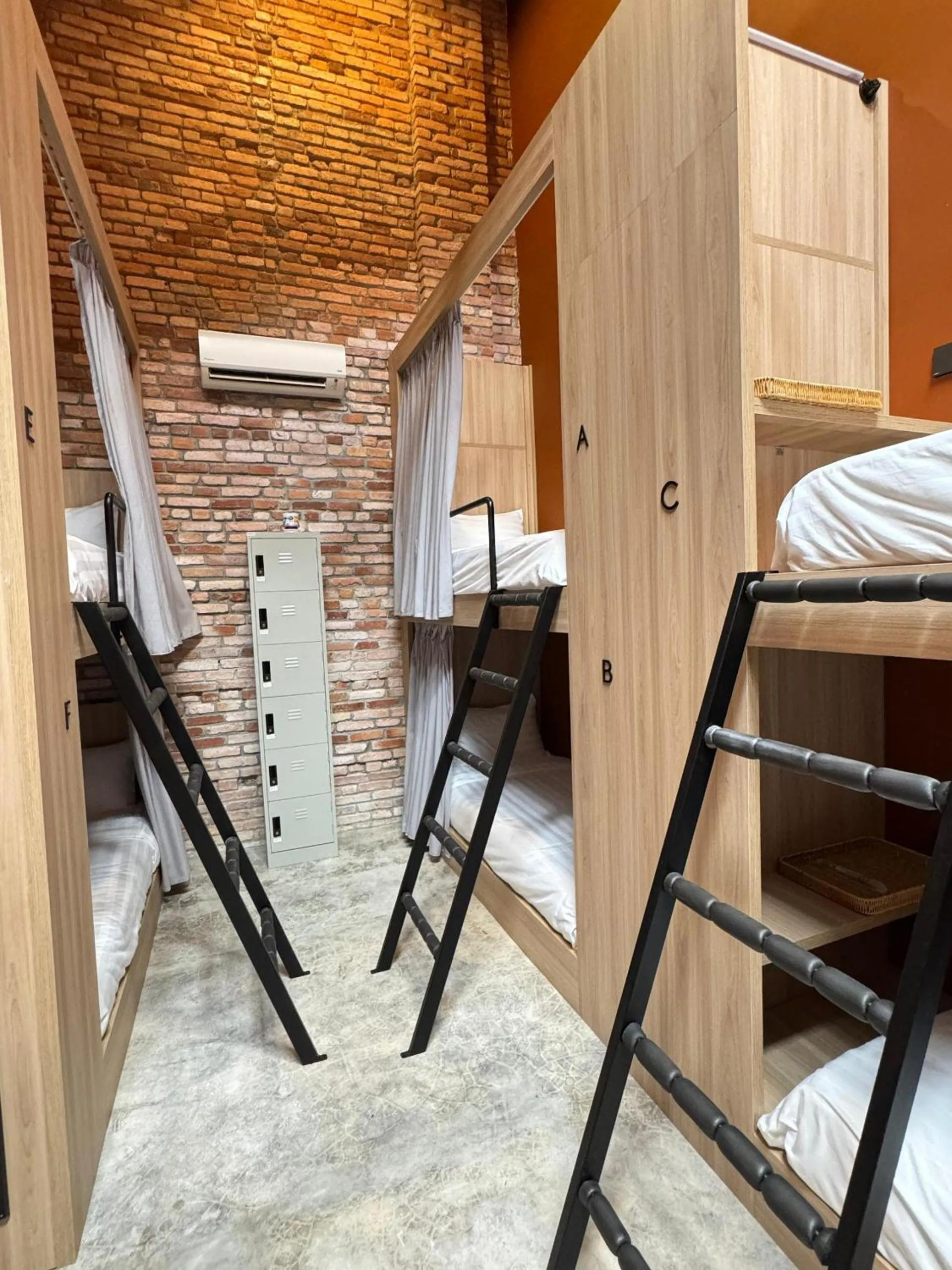 6-Bed Male Dormitory Room in Hotel Ban Sheng Teik