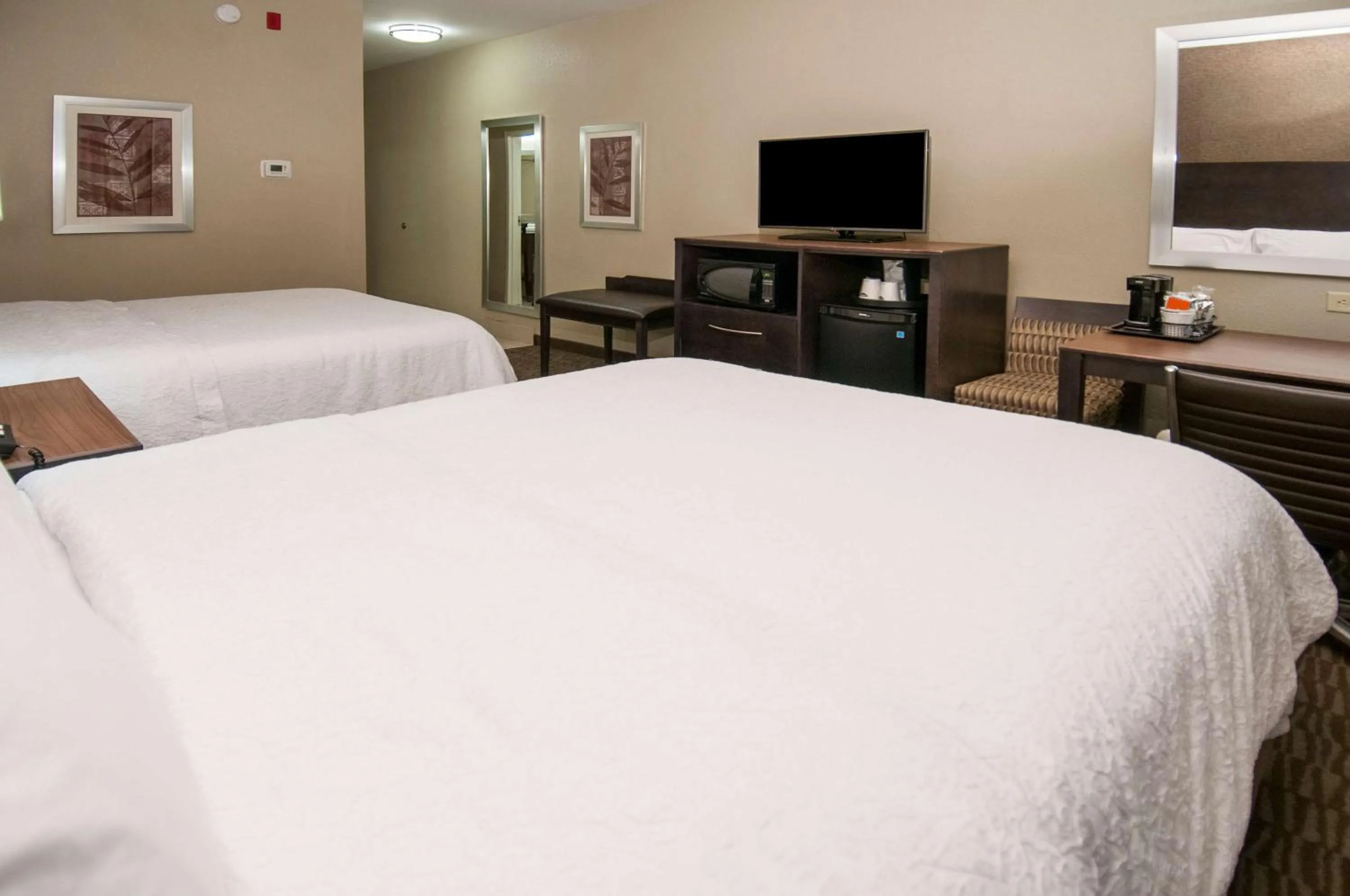 Queen Room with Two Queen Beds and Pool View - Disability Access in Hampton Inn Hernando, MS