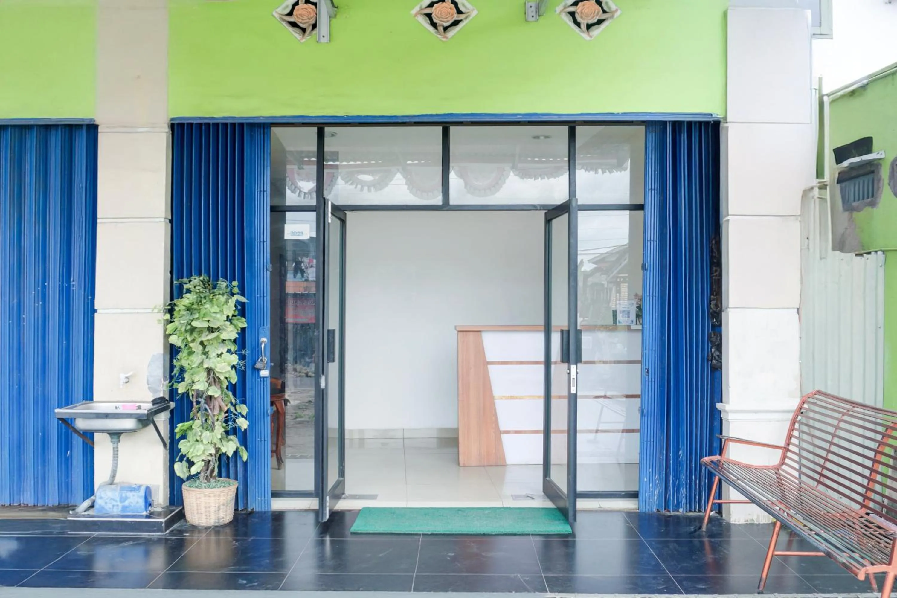 Hotel O Ilir Timur I Near Rsud Siti Fatimah Az-Zahra Formerly Lumendiva Suite