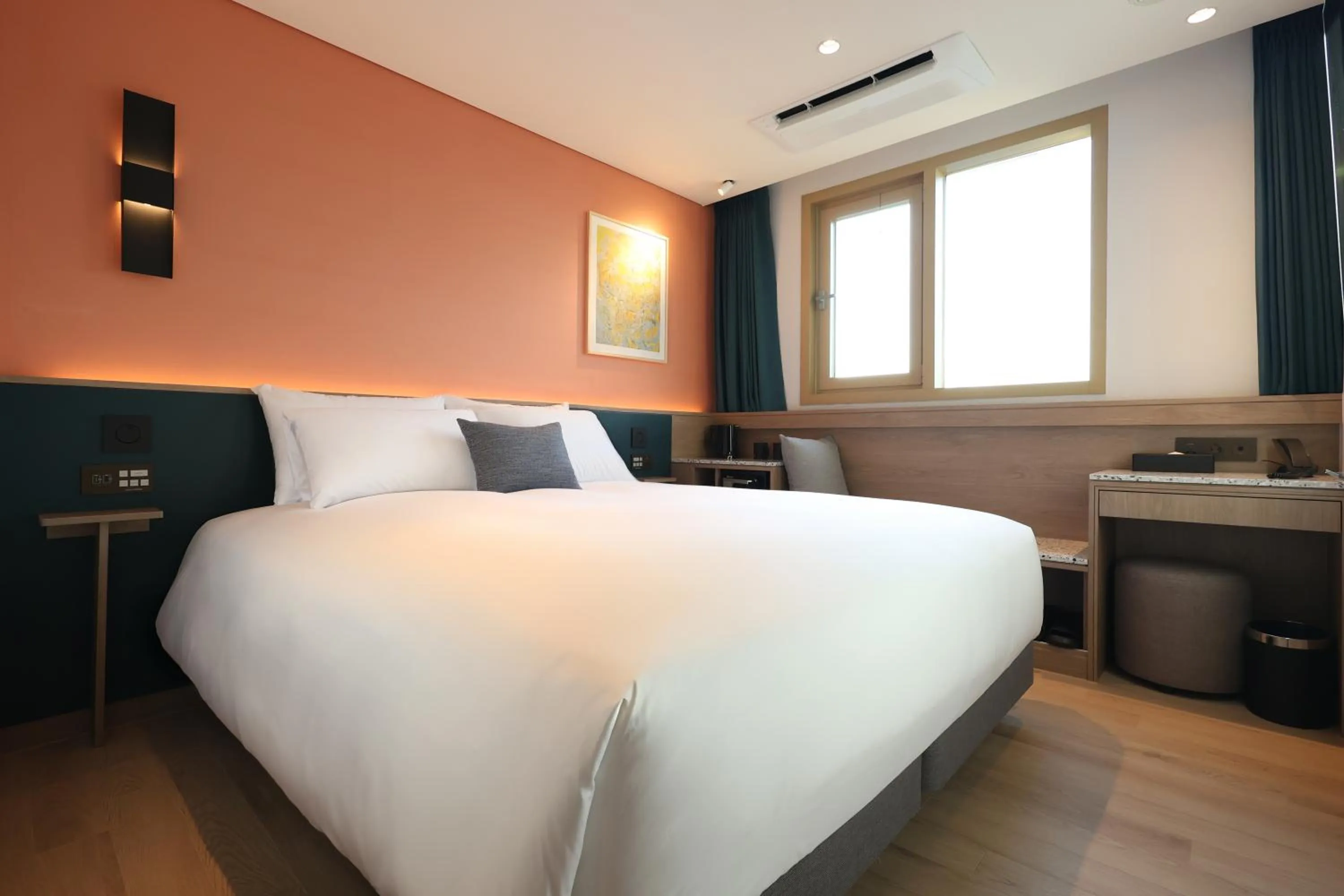 Handicap Deluxe King in New Blanc Central Myeongdong