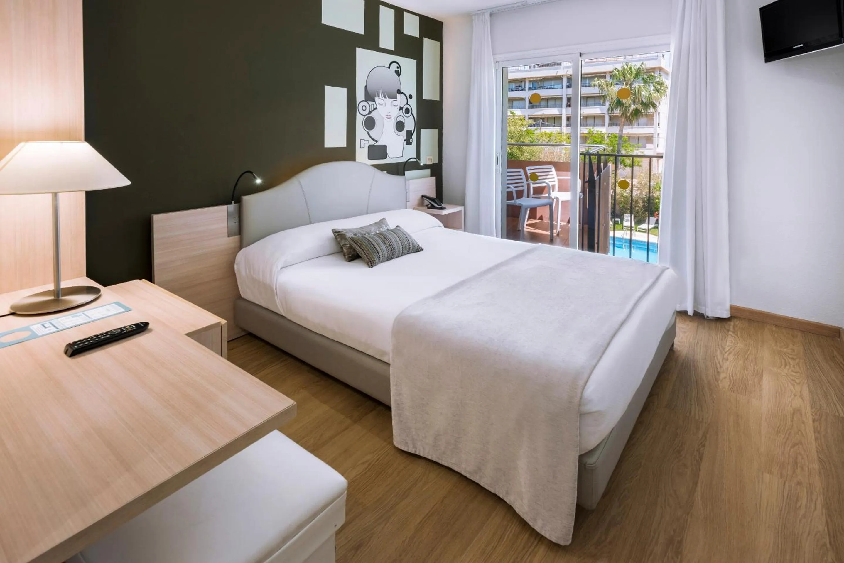 Single Room with Garden View in Mònica Hotel