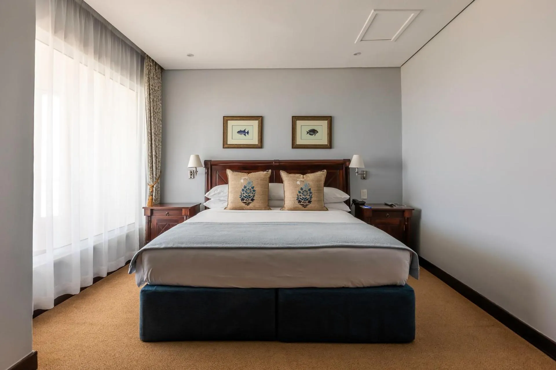 Diplomatic Suite King Size Bed Sea View and Balcony in Hotel Cardoso